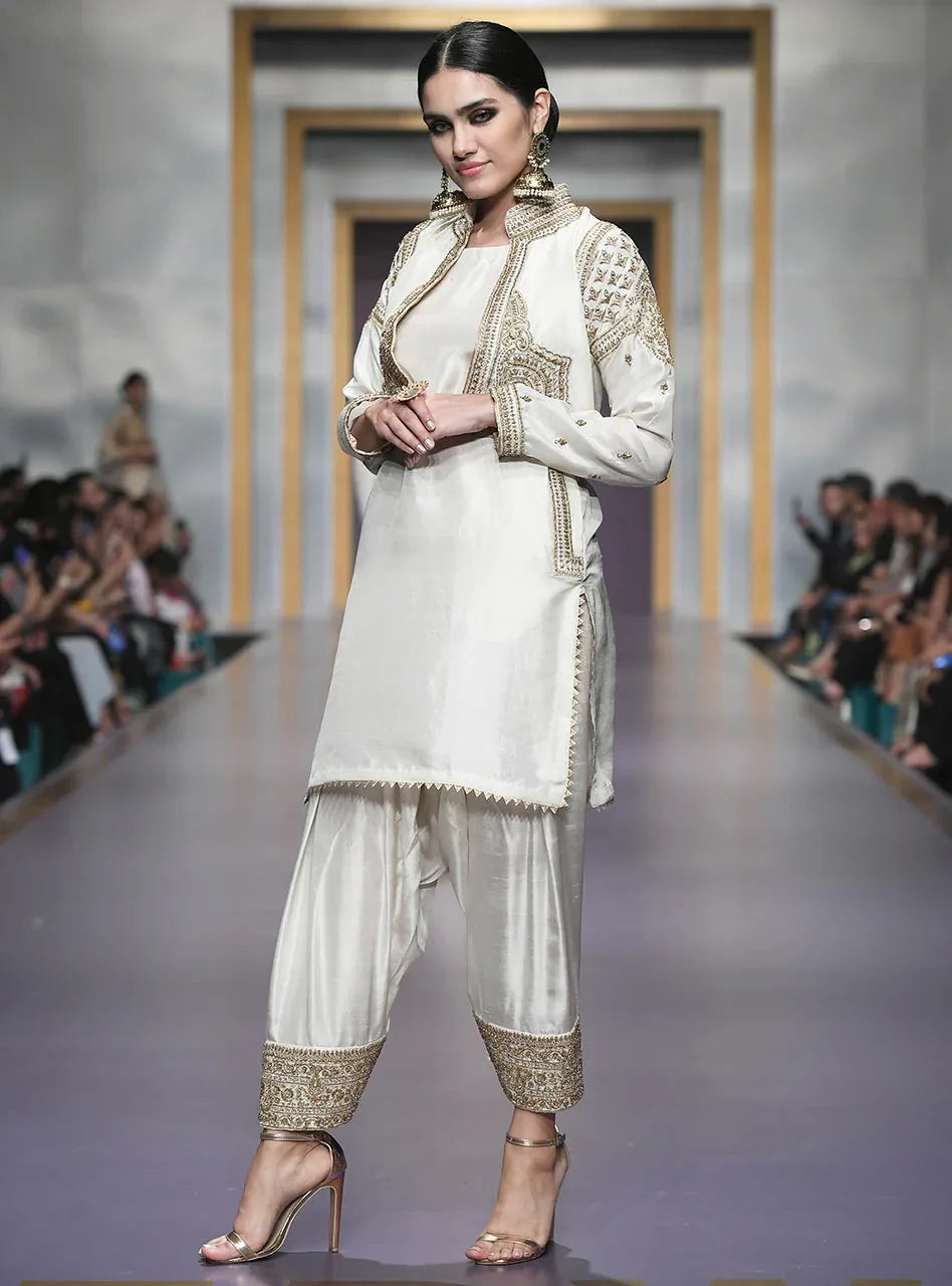 Zainab Chottani | Semi Formals | MEHRAB - Rang-e-Khaas
