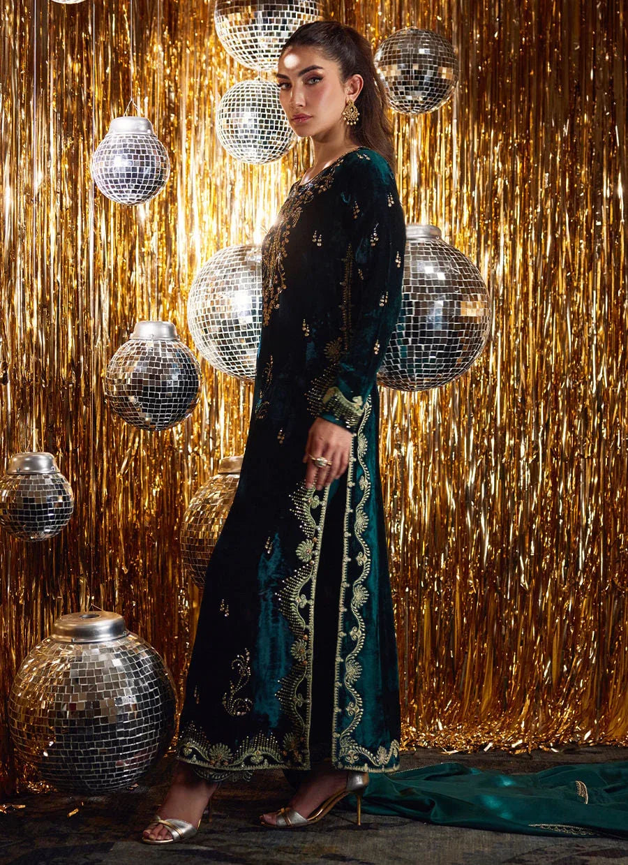 Farah Talib Aziz | Velvet Fete 4 | Gleen Forest Green Velvet Shirt And Dupatta - Rang-e-Khaas