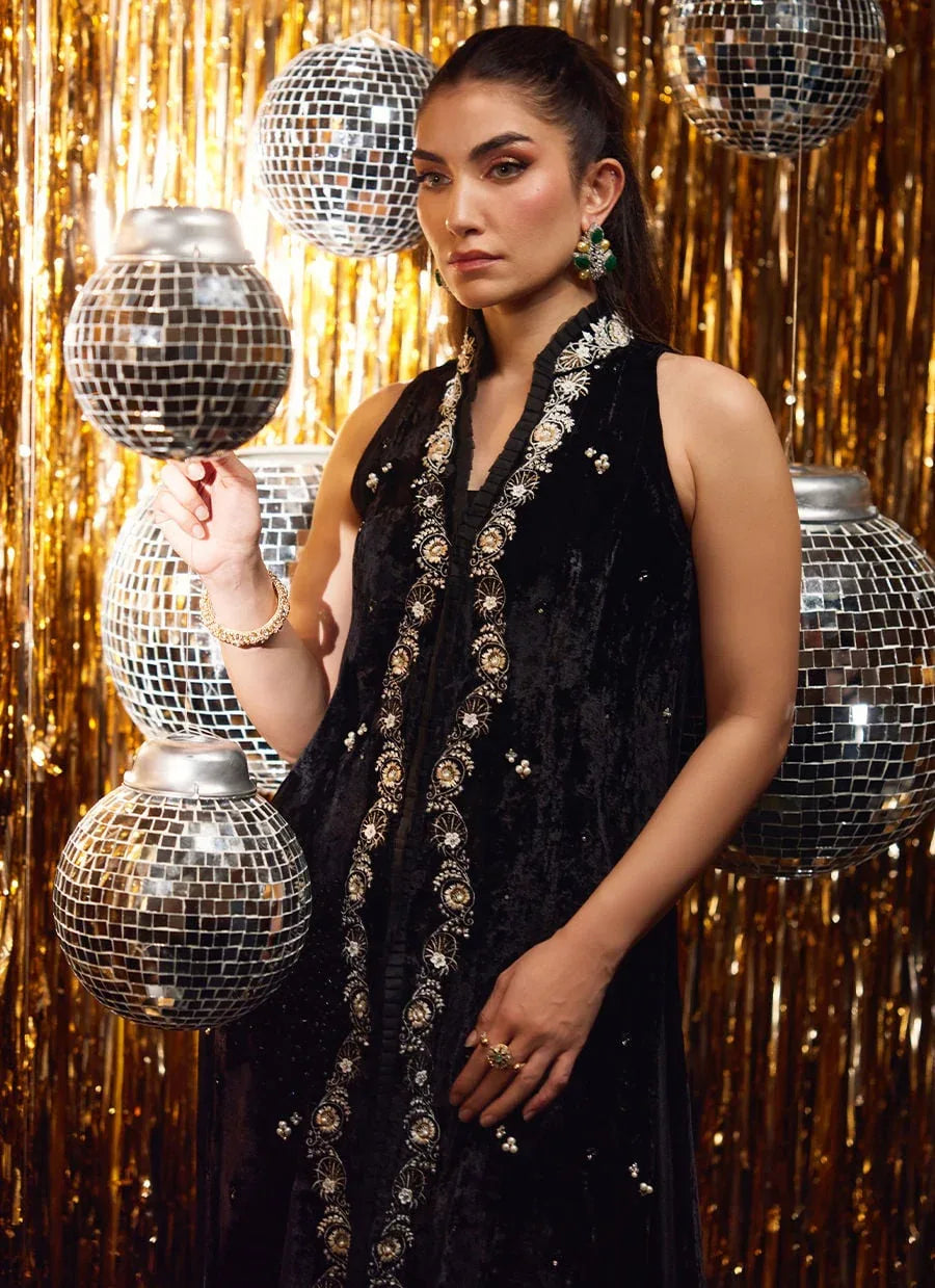 Farah Talib Aziz | Velvet Fete 4 | Aveline Black Velvet Jacket - Rang-e-Khaas