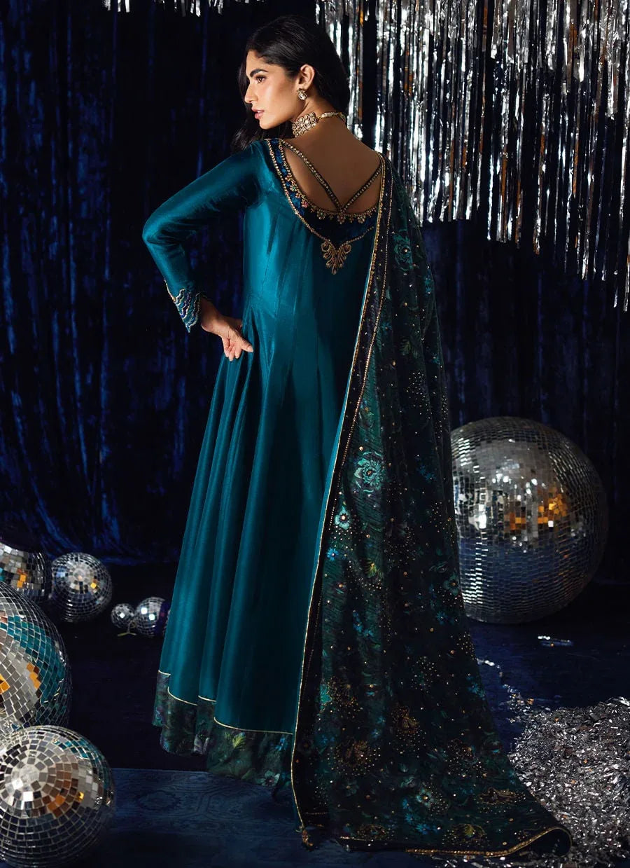 Farah Talib Aziz | Velvet Fete 4 | The Verve Shawl - Rang-e-Khaas