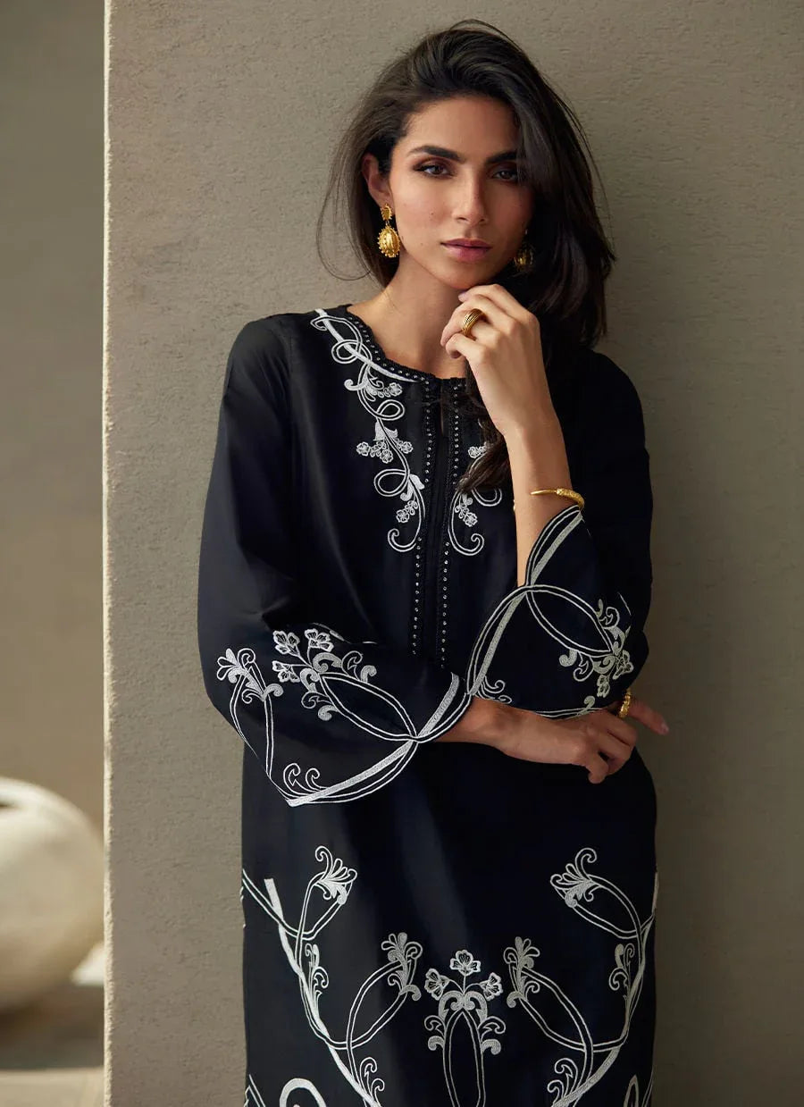 Farah Talib Aziz | Laani The Kaftan Edit | Serai Black Silk - Rang-e-Khaas