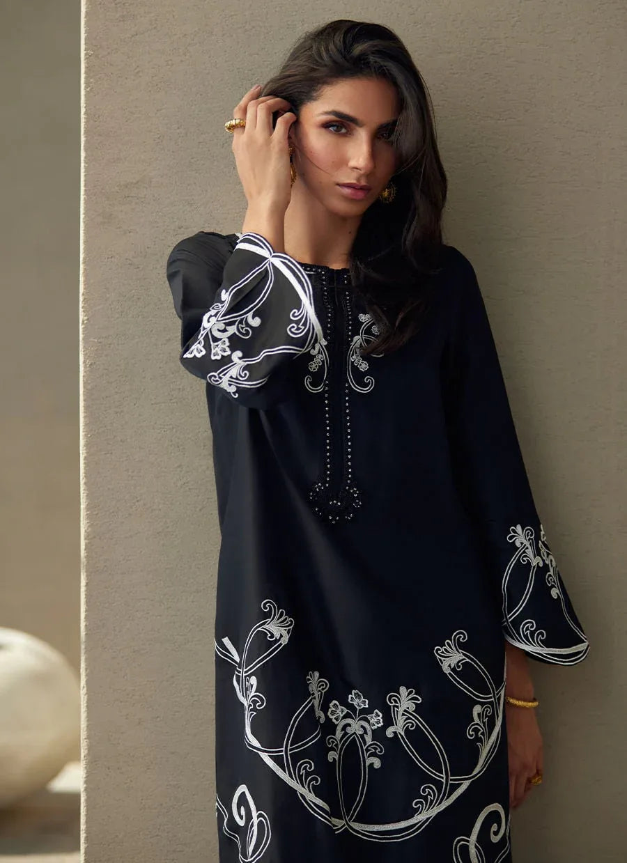 Farah Talib Aziz | Laani The Kaftan Edit | Serai Black Silk - Rang-e-Khaas