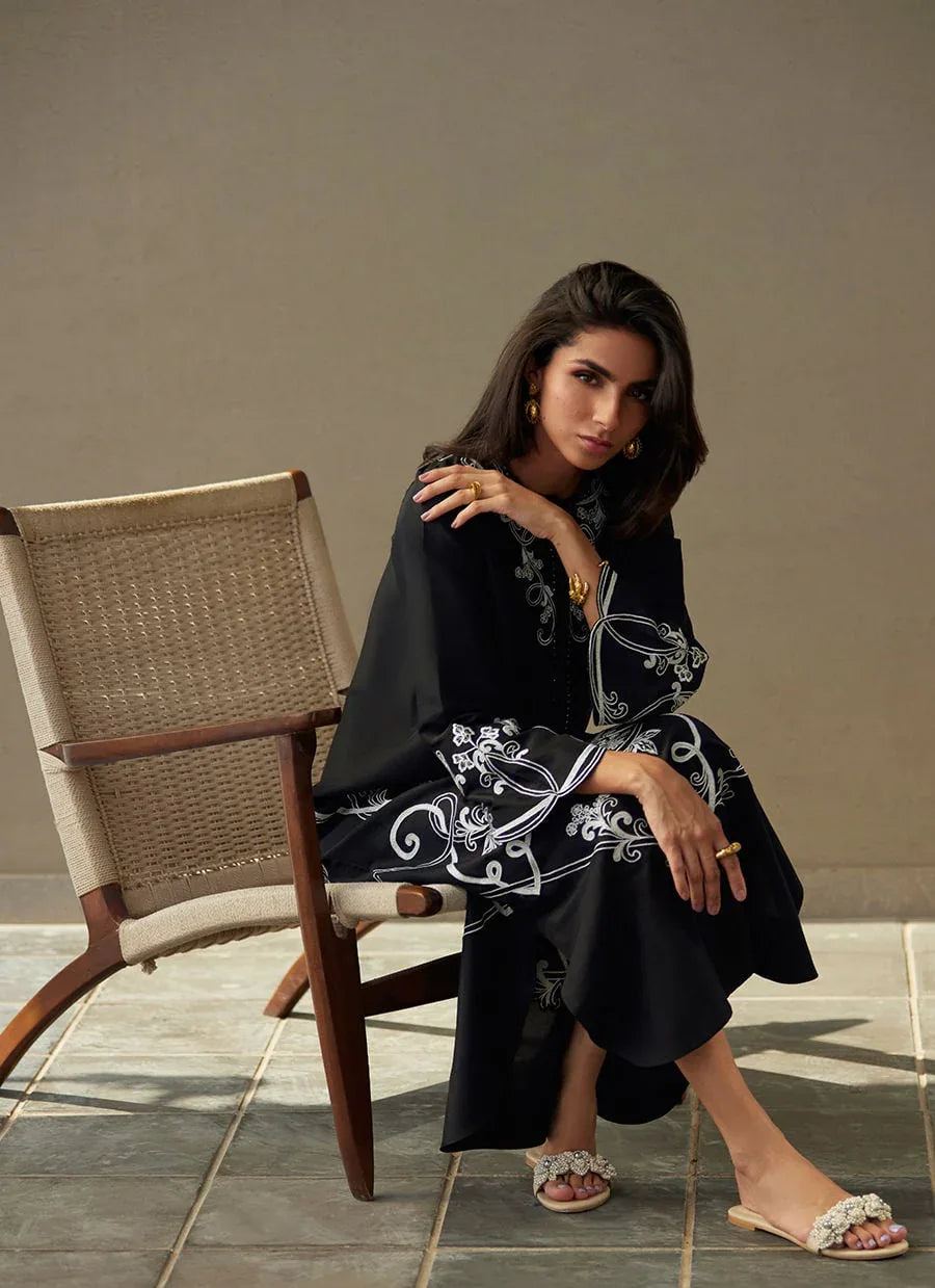 Farah Talib Aziz | Laani The Kaftan Edit | Serai Black Silk - Rang-e-Khaas