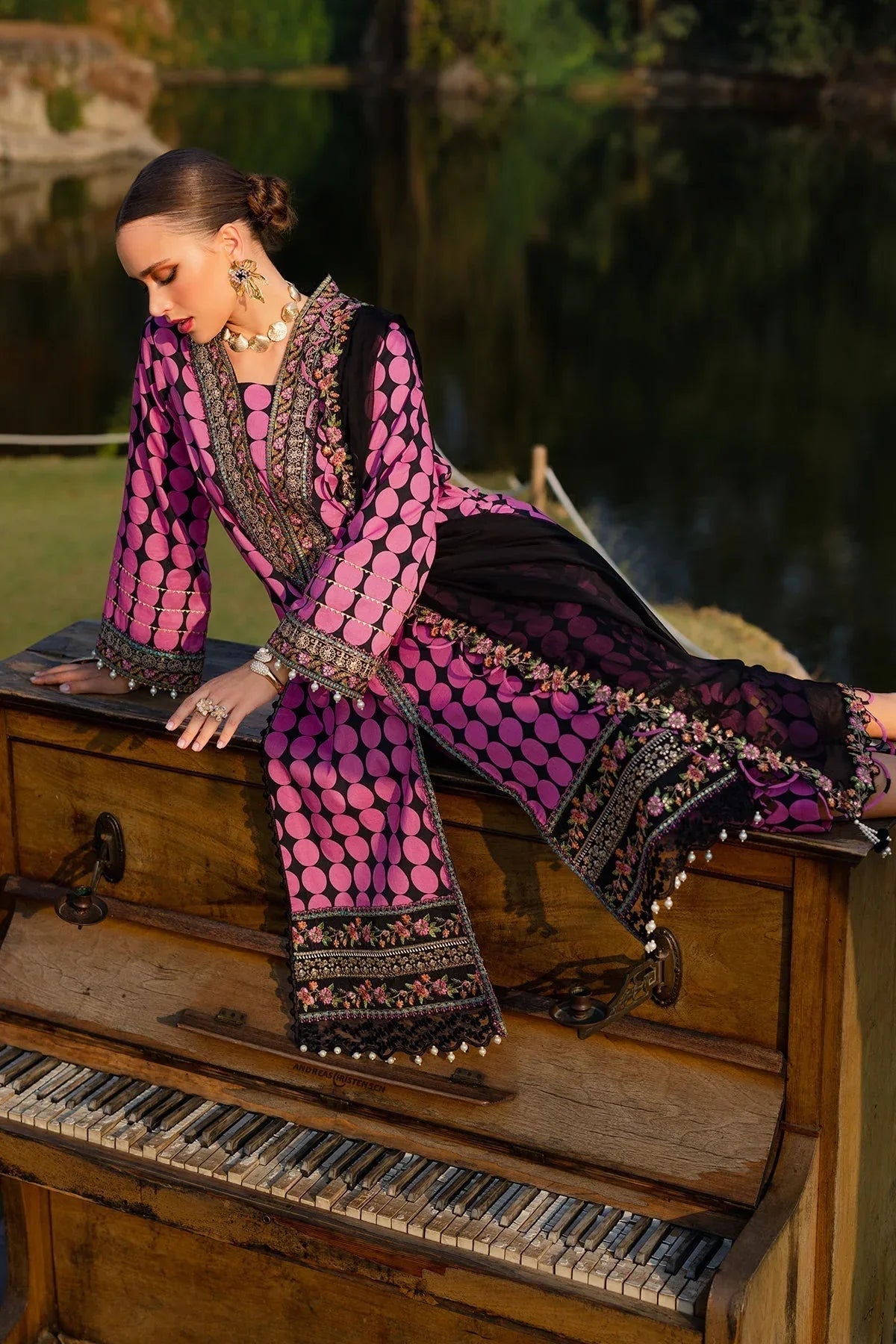 Charizma | Qara Festive Edit 25 | CQ5-07 - Rang-e-Khaas