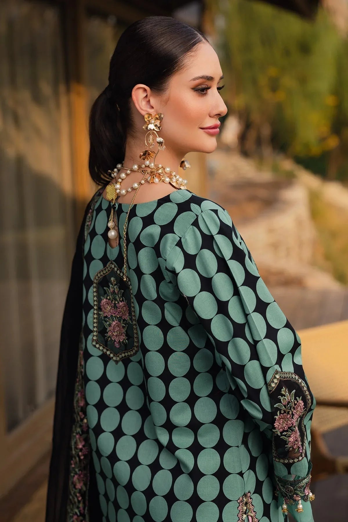 Charizma | Qara Festive Edit 25 | CQ5-04 - Rang-e-Khaas