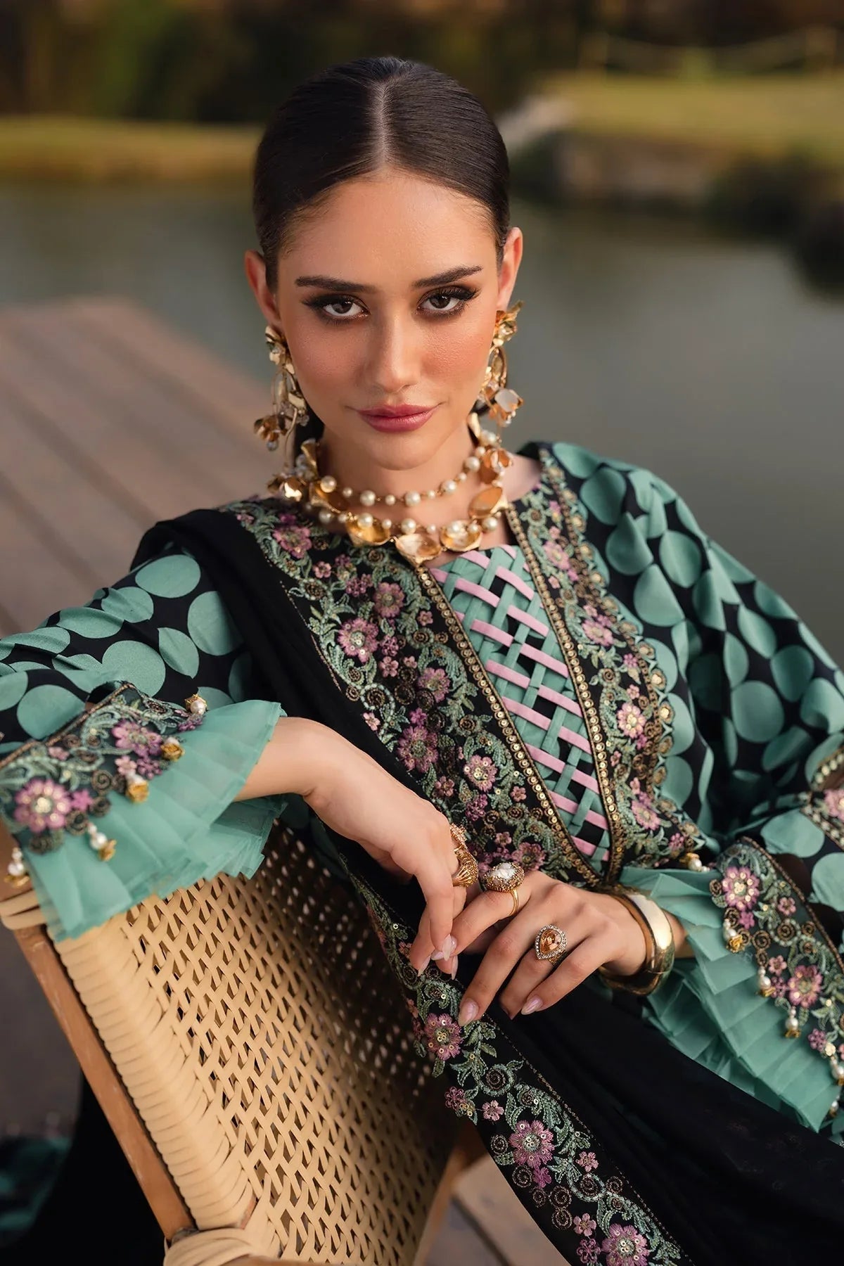 Charizma | Qara Festive Edit 25 | CQ5-04 - Rang-e-Khaas