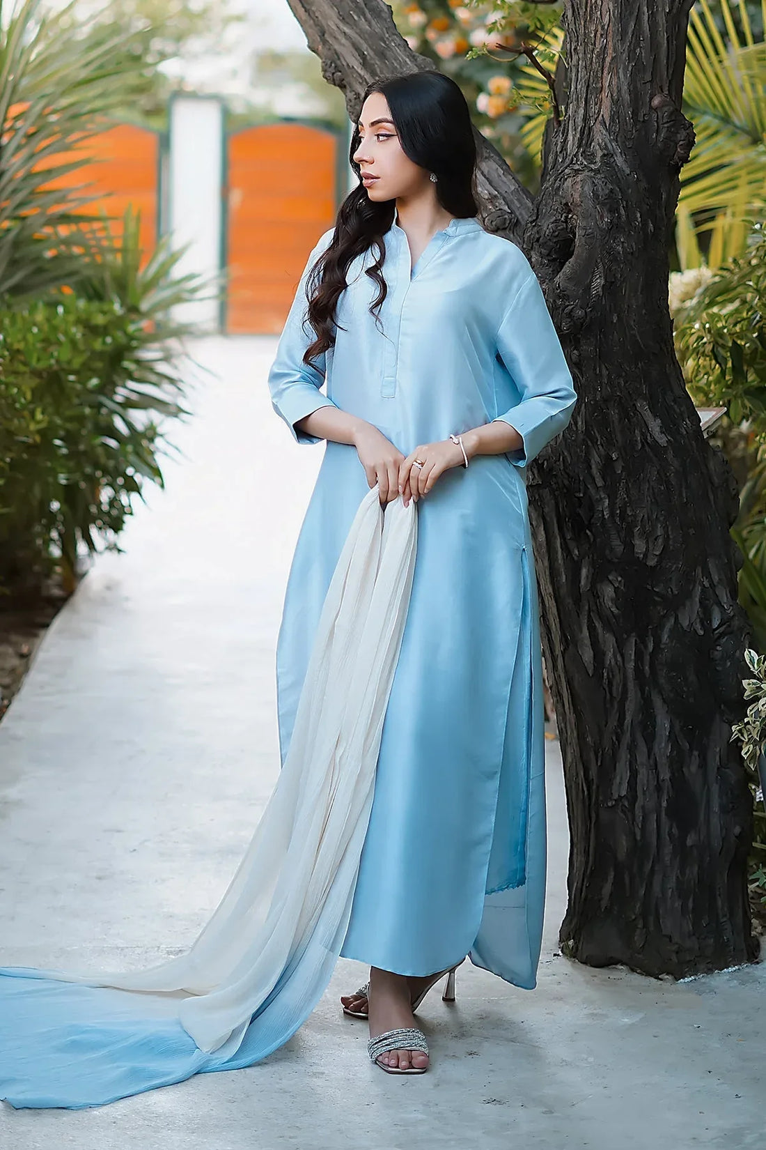 Erum Khan | Nue 25 | Serene Sky - Rang-e-Khaas