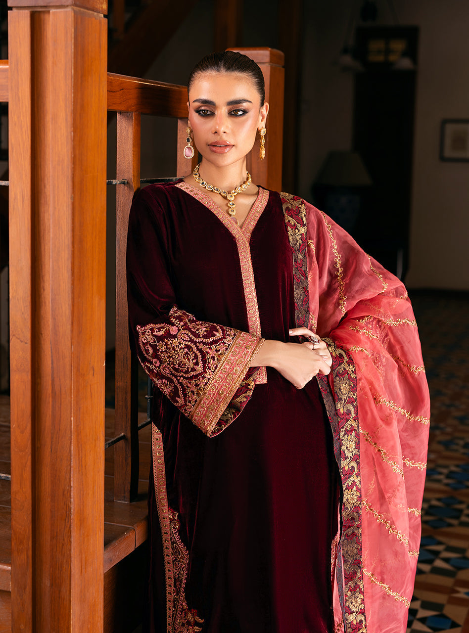 Zainab Chottani | Velvet 25 | Aima
