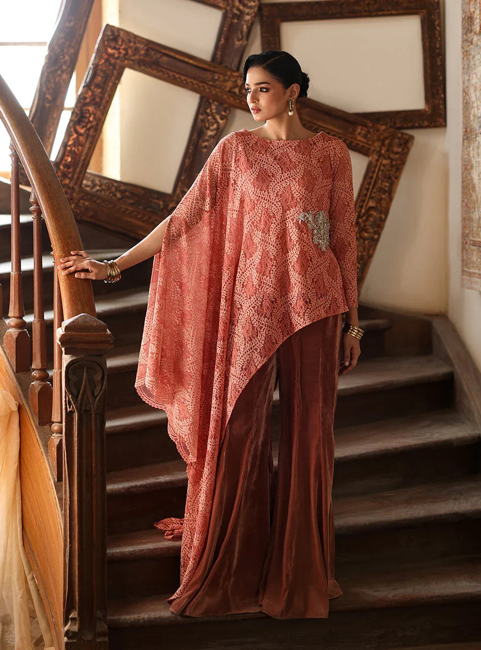 Zainab Chottani | Velura Velvet Edit 25 | Blush Cape - Rang-e-Khaas