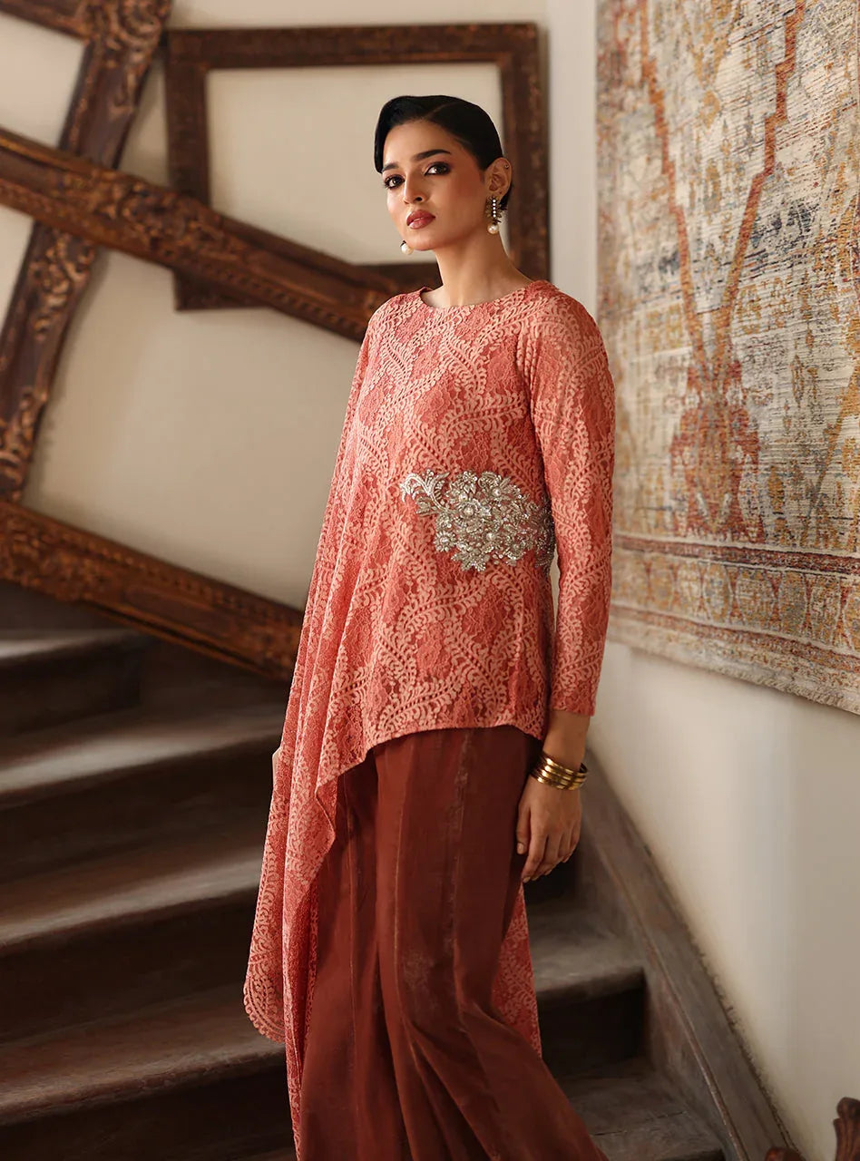 Zainab Chottani | Velura Velvet Edit 25 | Blush Cape - Rang-e-Khaas
