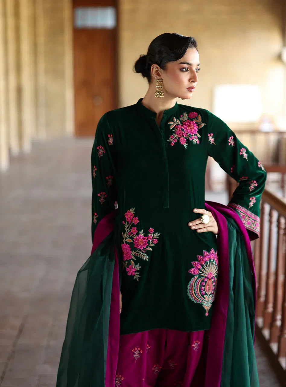 Zainab Chottani | Velura Velvet Edit 25 | Niya Farshi - Rang-e-Khaas