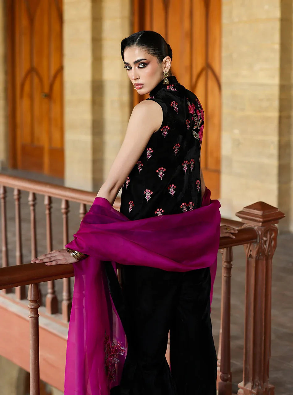 Zainab Chottani | Velura Velvet Edit 25 | Keir Vest - Rang-e-Khaas