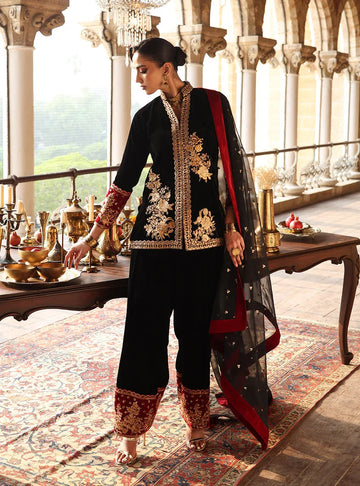 Zainab Chottani | Velura Velvet Edit 25 | Vian Farshi - Rang-e-Khaas