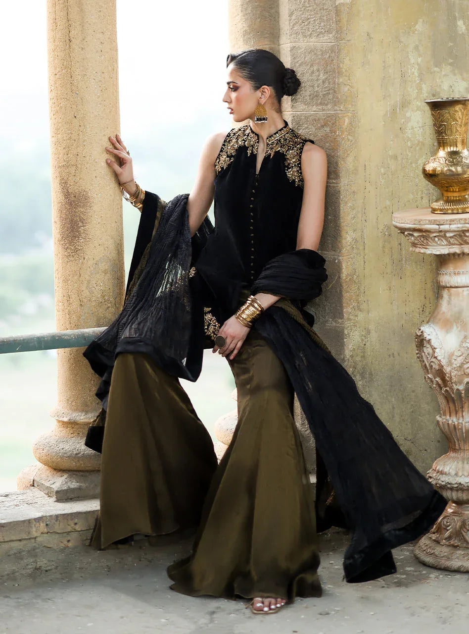 Zainab Chottani | Velura Velvet Edit 25 | Mihr Gold - Rang-e-Khaas