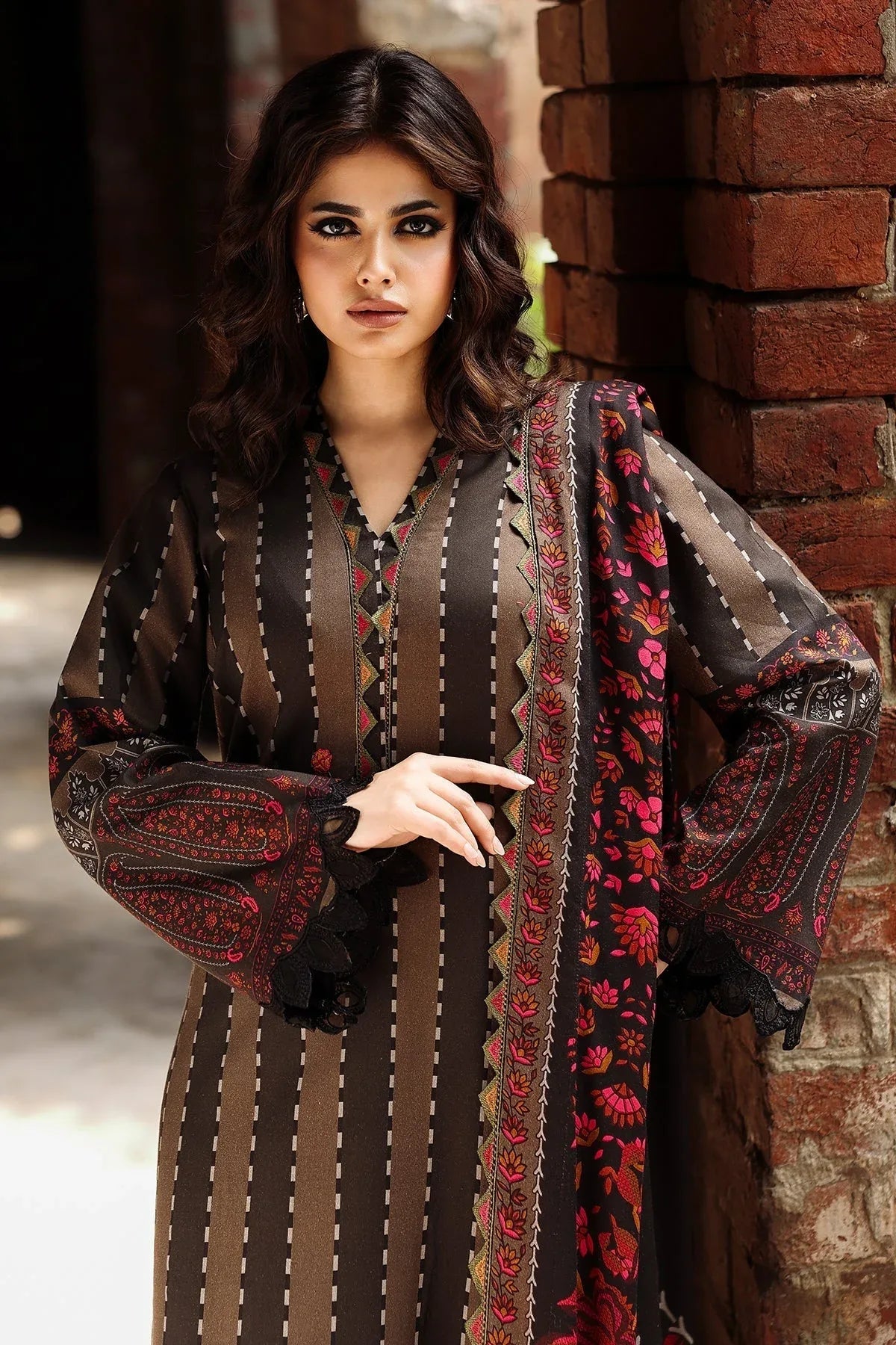 Charizma | Aniq Winter 2025 | ANW6-09 - Rang-e-Khaas