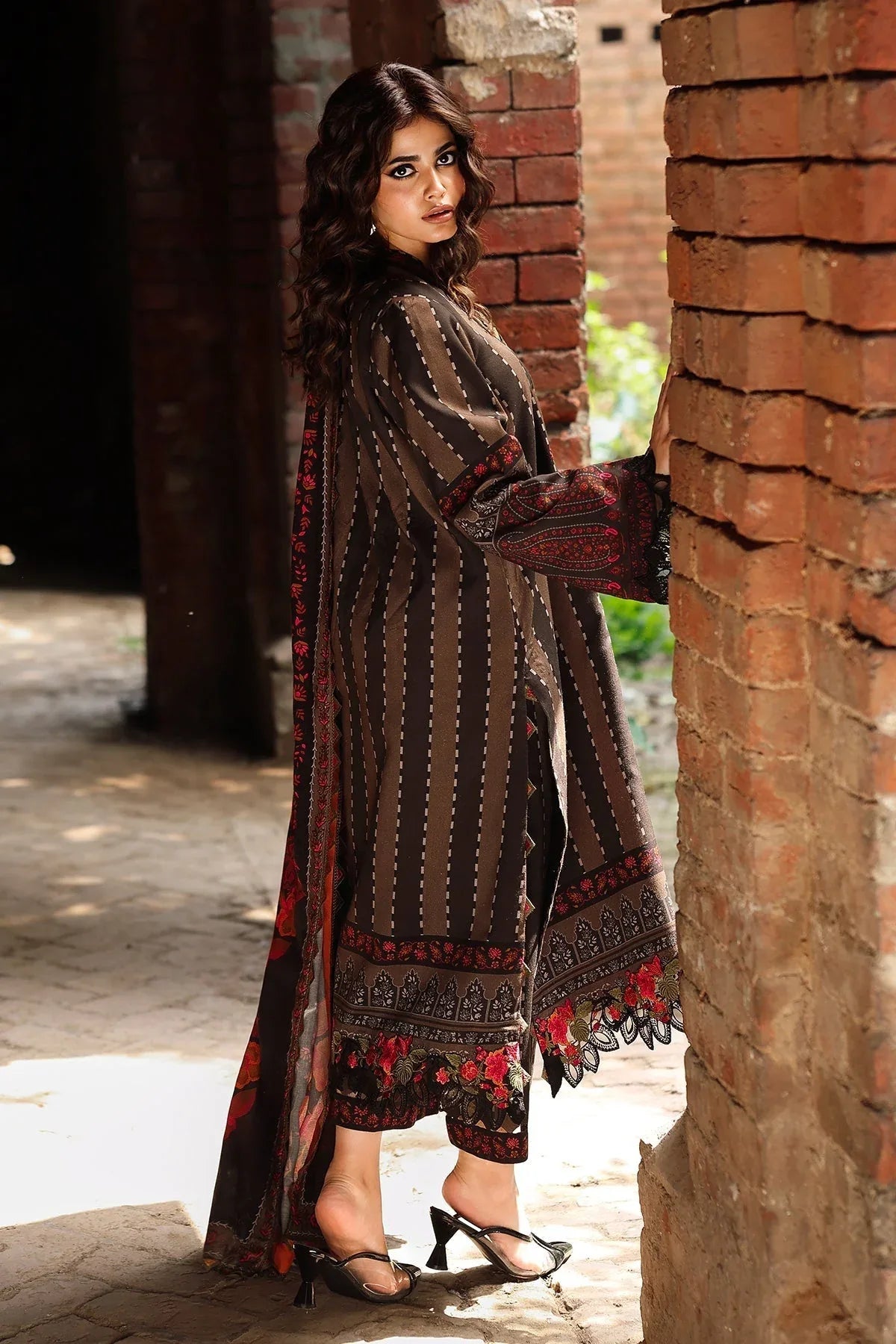 Charizma | Aniq Winter 2025 | ANW6-09 - Rang-e-Khaas