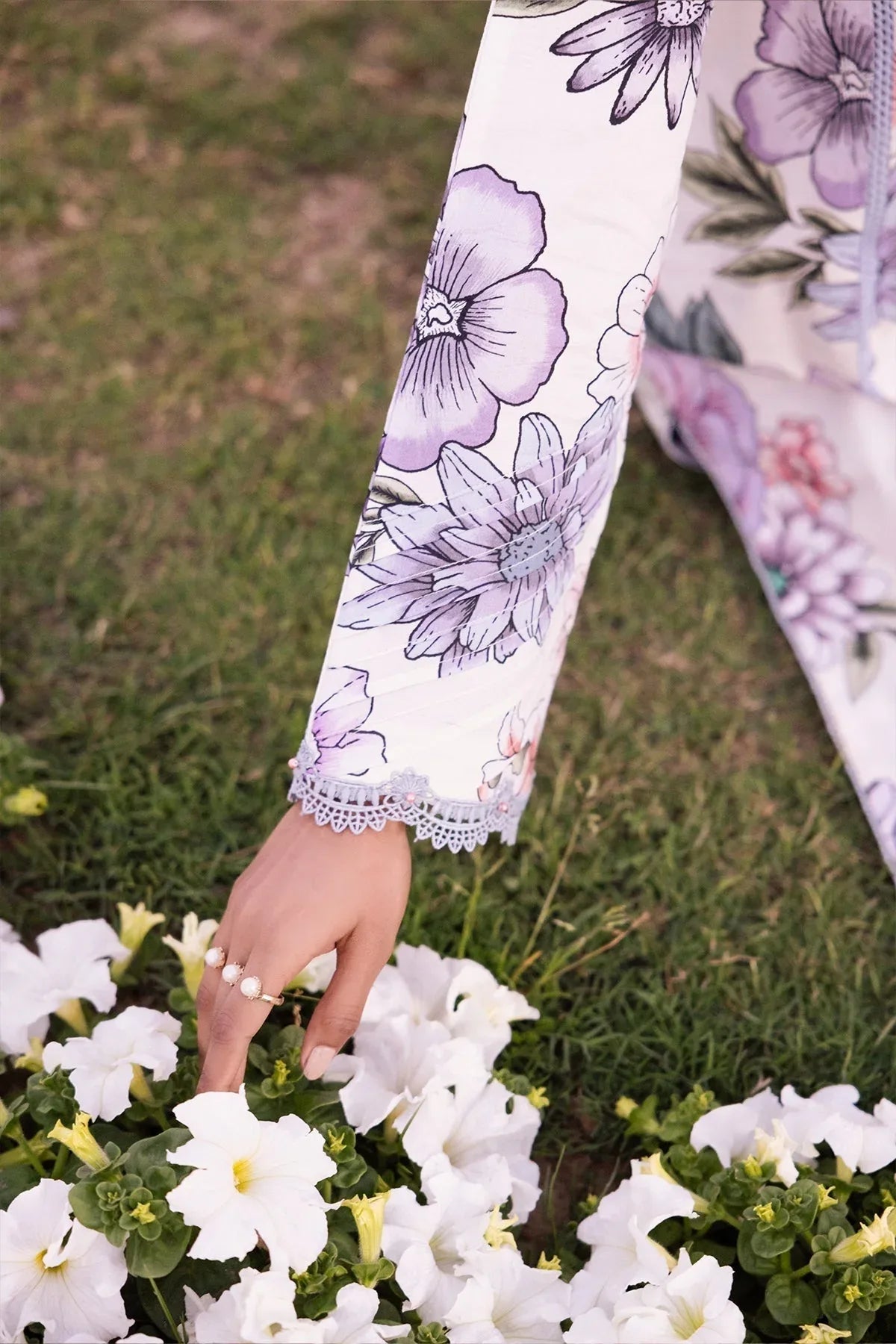 Alizeh | Sheen Lawn Prints 24 | TUBEROSE - Rang-e-Khaas
