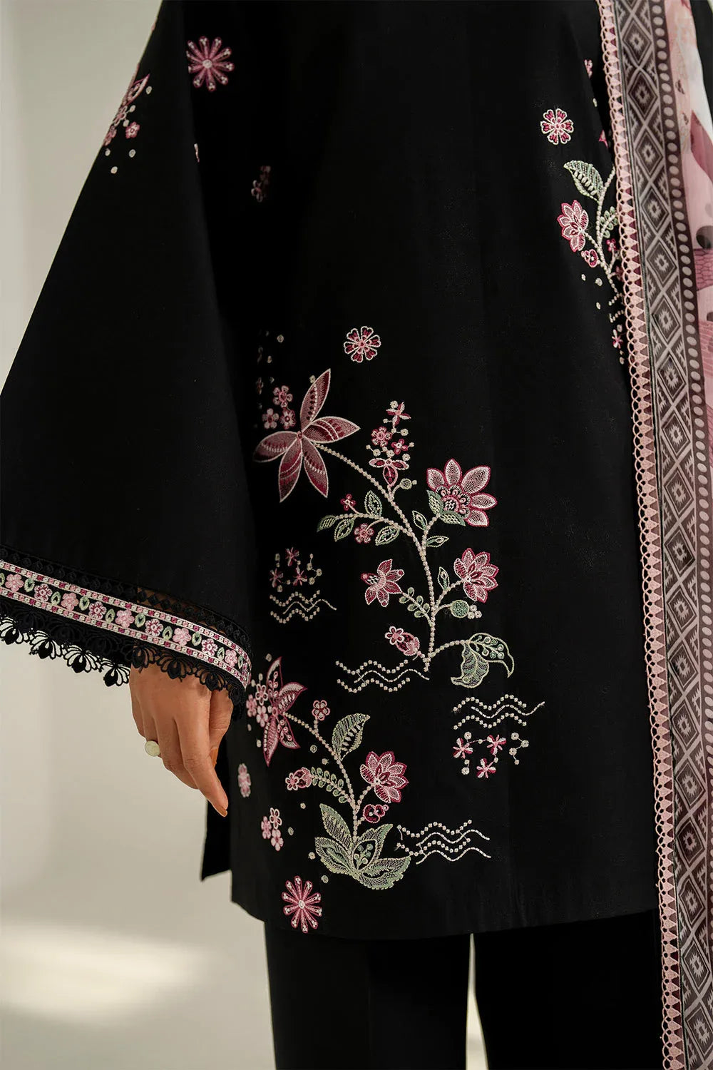 Farasha | Thread Lines Embroidered | Floral Meadow - Rang-e-Khaas