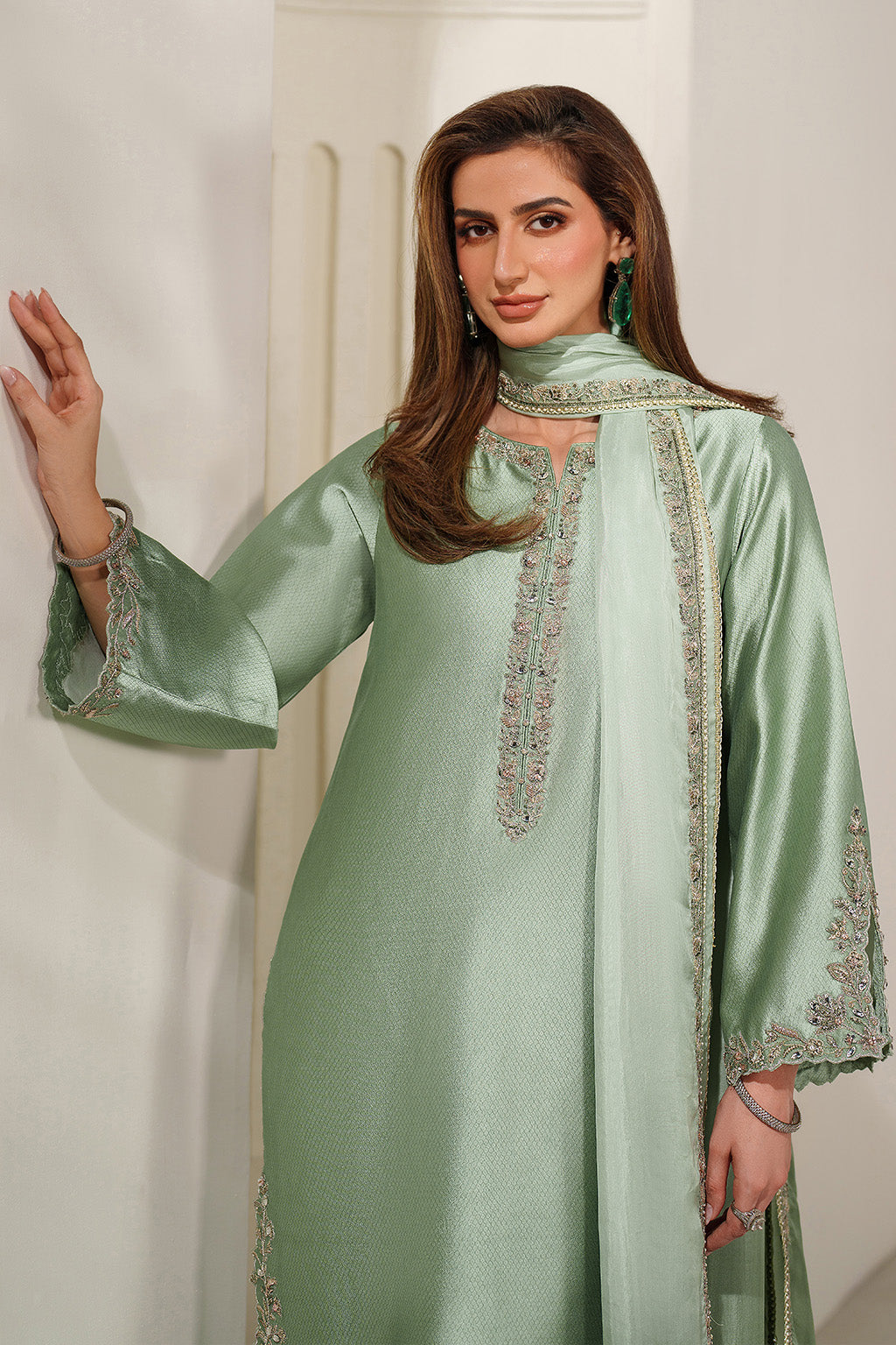 Iznik UE-615 Textured Silk