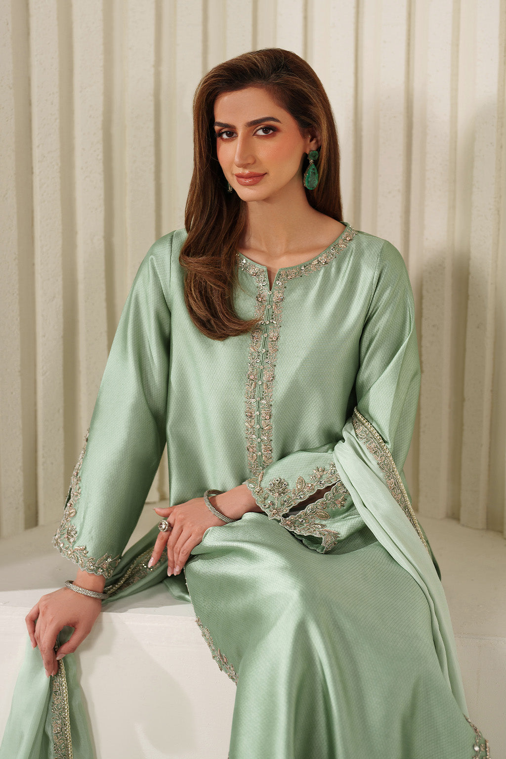 Iznik UE-615 Textured Silk