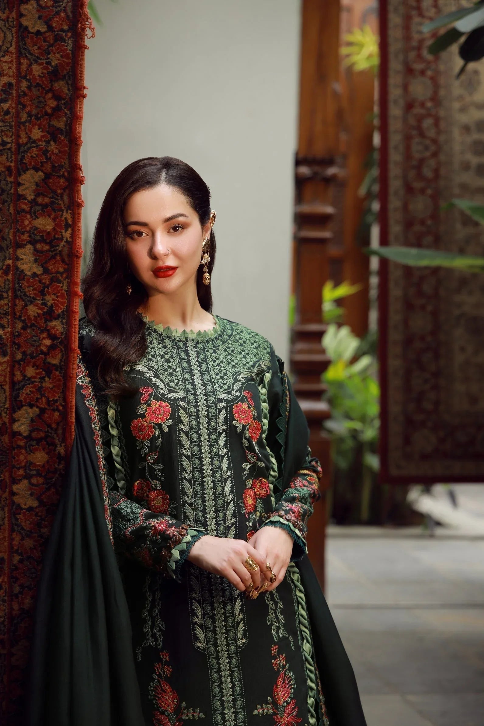 Maryam Hussain | Winter Shawl 25 | Almas - Rang-e-Khaas