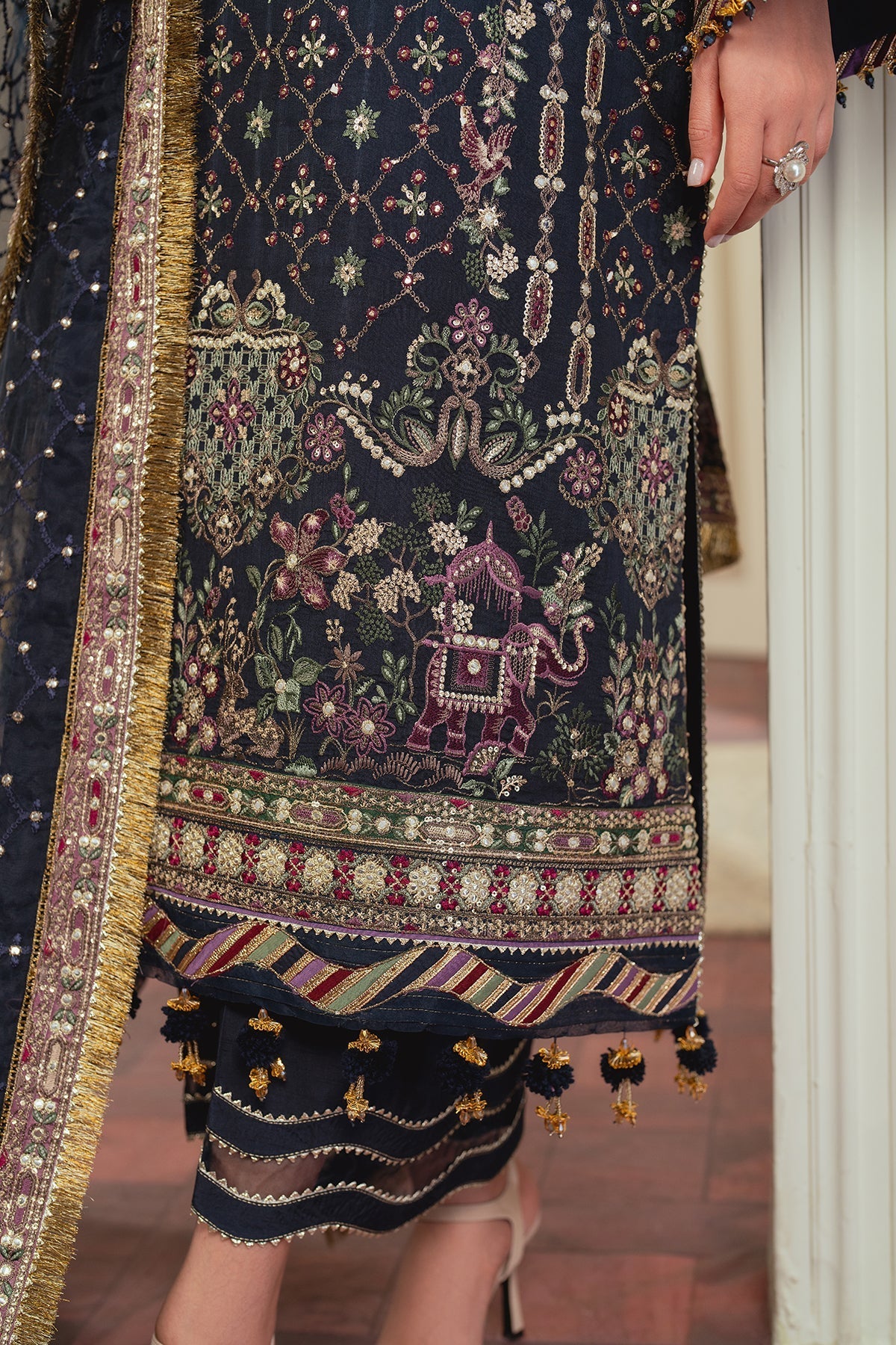 BAROQUE__EMBROIDERED SILK CH13-07 STITCHED