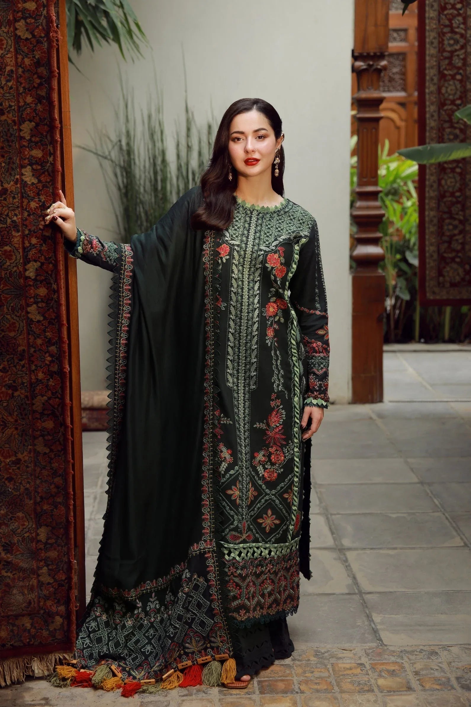 Maryam Hussain | Winter Shawl 25 | Almas - Rang-e-Khaas