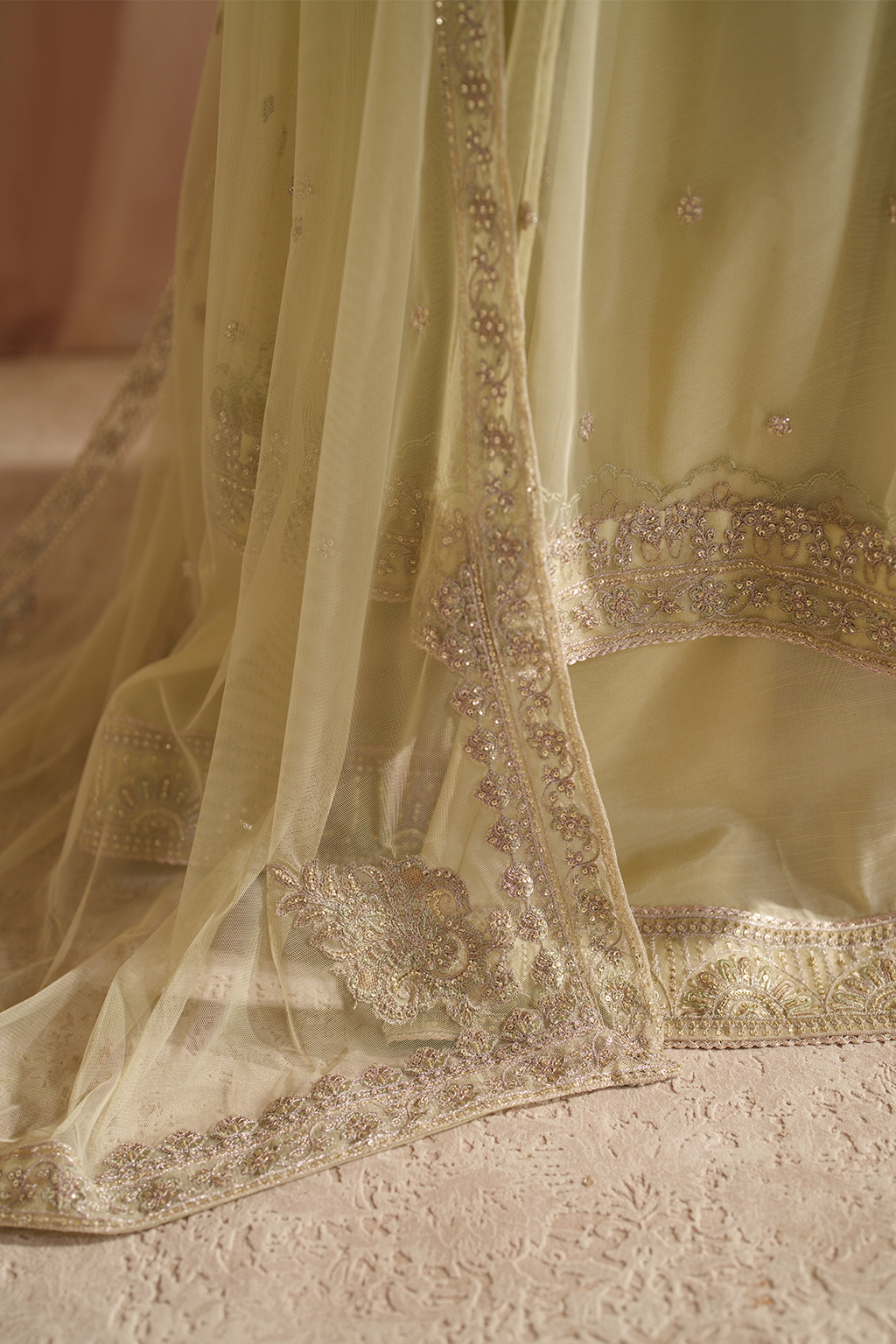 Iznik CC-73 Embroidered Net
