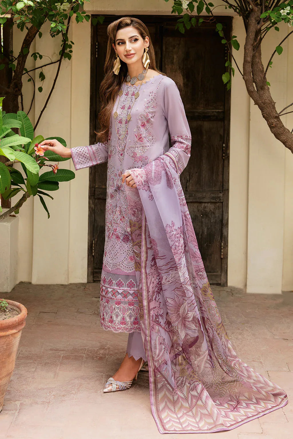 Ramsha | Luxury Lawn 24 | Y-804 - Rang-e-Khaas