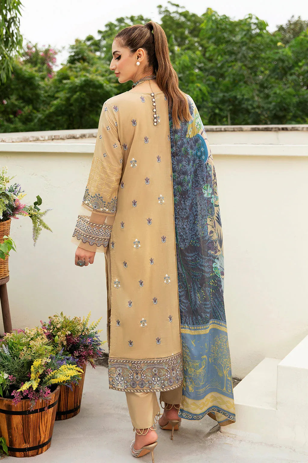 Ramsha | Luxury Lawn 24 | Y-802 - Rang-e-Khaas