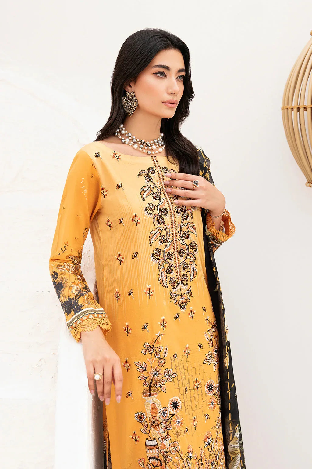 Ramsha | Mashaal Luxury Lawn | L-1111 - Rang-e-Khaas