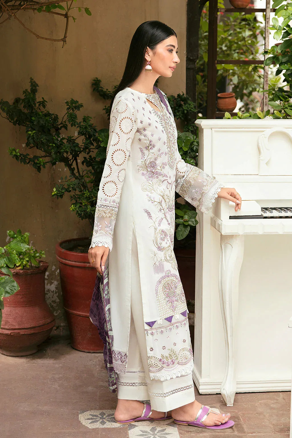 Ramsha | Luxury Lawn 24 | L-809 - Rang-e-Khaas