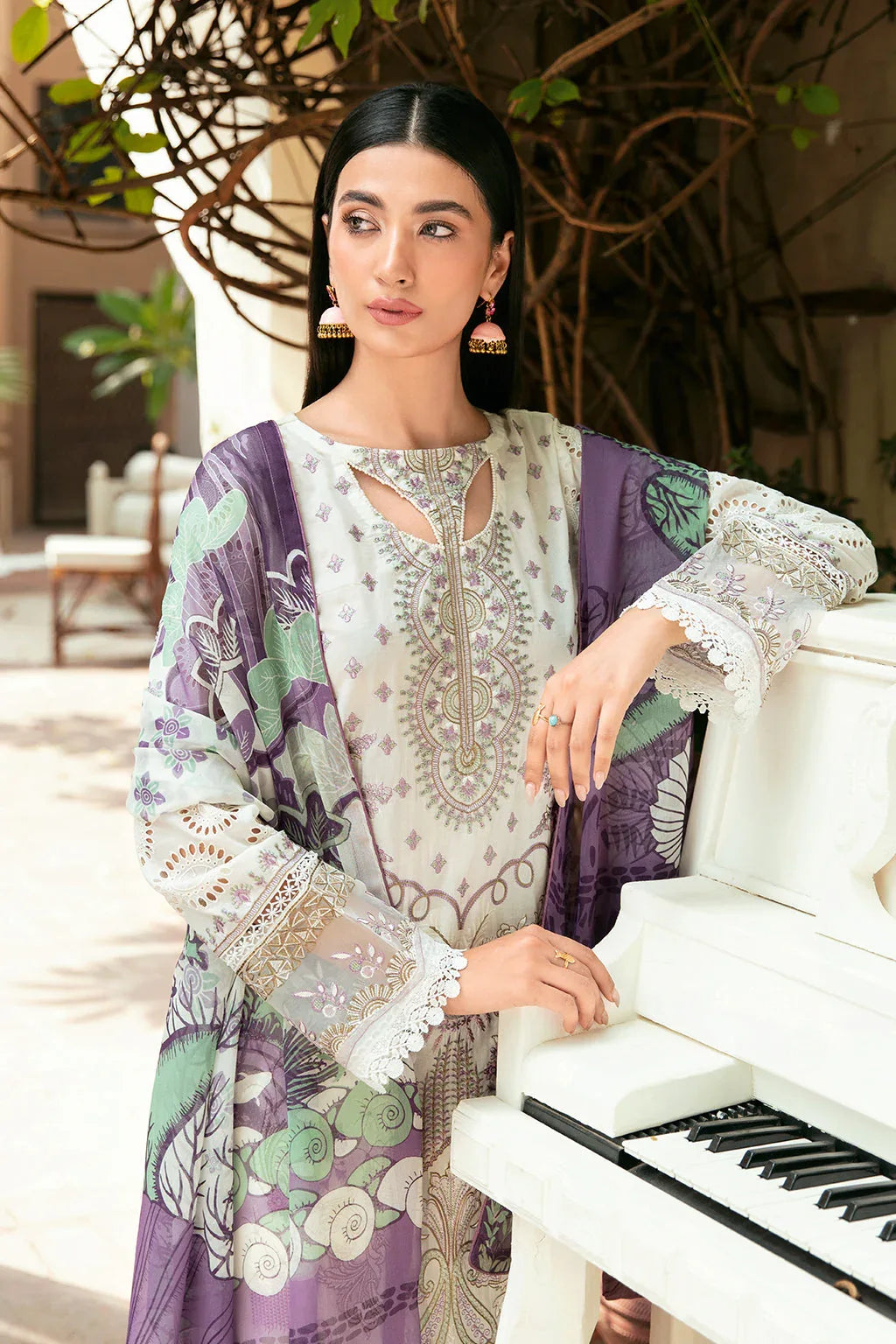 Ramsha | Luxury Lawn 24 | L-809 - Rang-e-Khaas