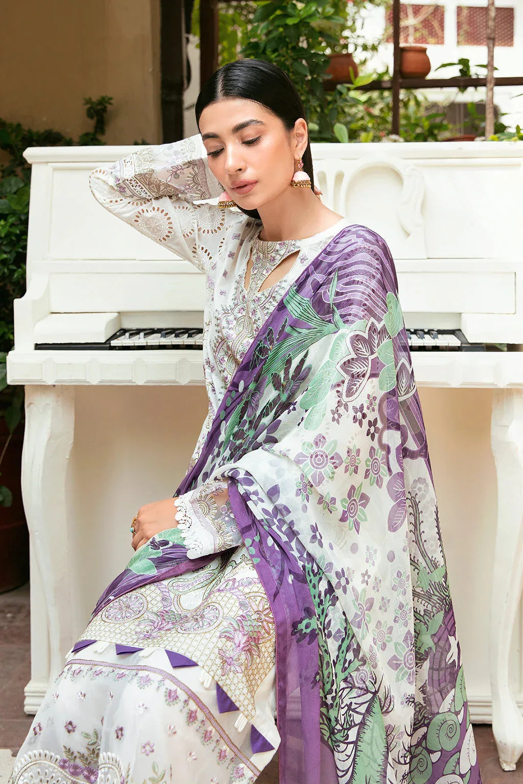 Ramsha | Luxury Lawn 24 | L-809 - Rang-e-Khaas