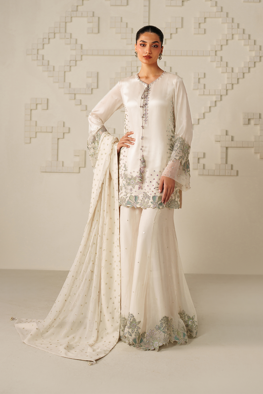 Iznik UE-620 Embroidered Ramen Silk