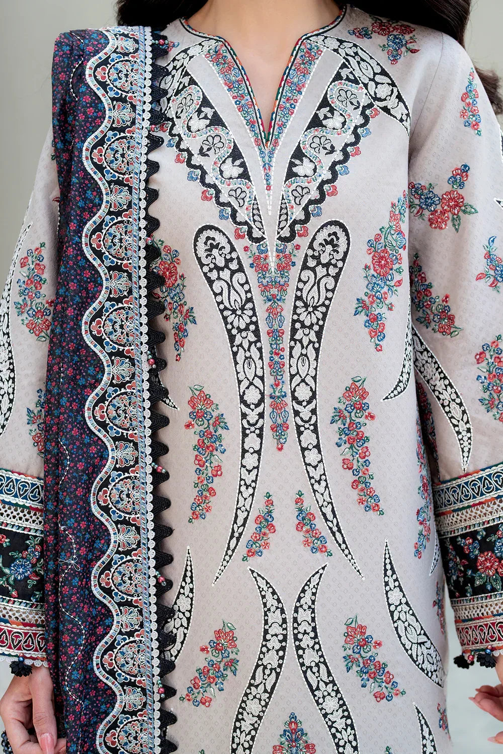 Jazmin | Shahkaar Luxury Lawn 25 | SL25-D7 - Rang-e-Khaas