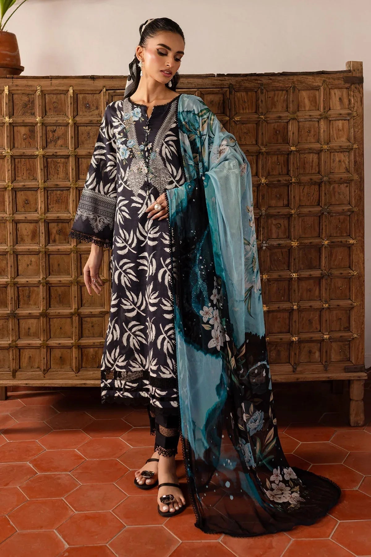 Nureh | Printed Lawn 25 | SP-142 - Rang-e-Khaas