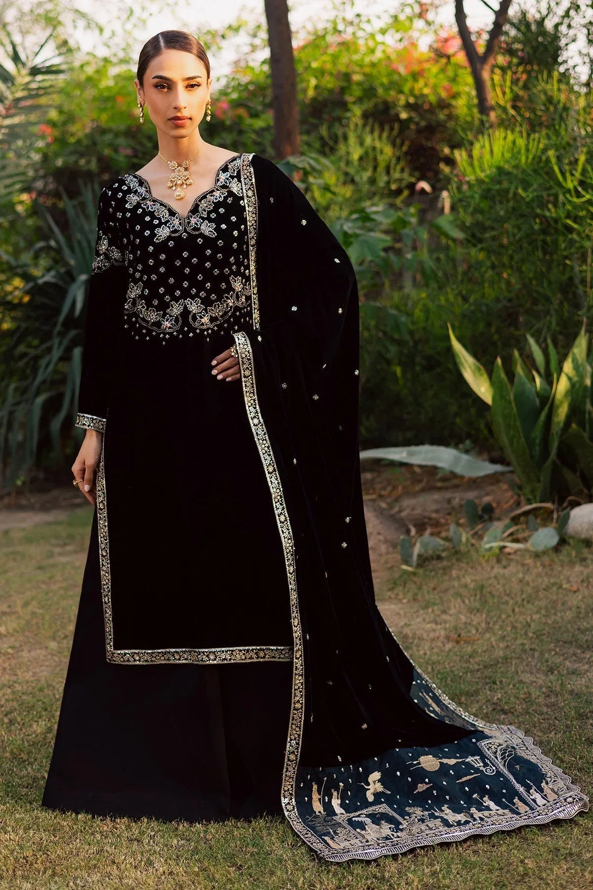 Nureh | Maya Velvet | NW-118 - Rang-e-Khaas