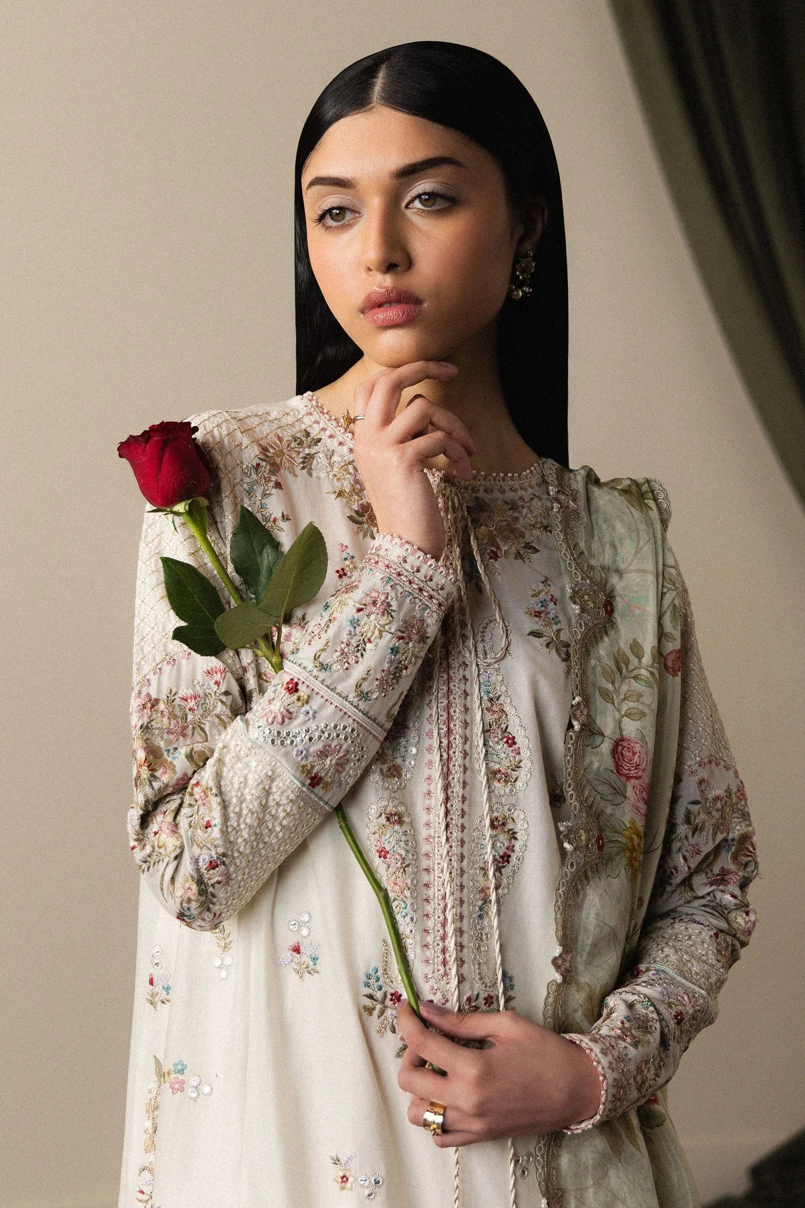 Shiori-D5 - Rang-e-Khaas