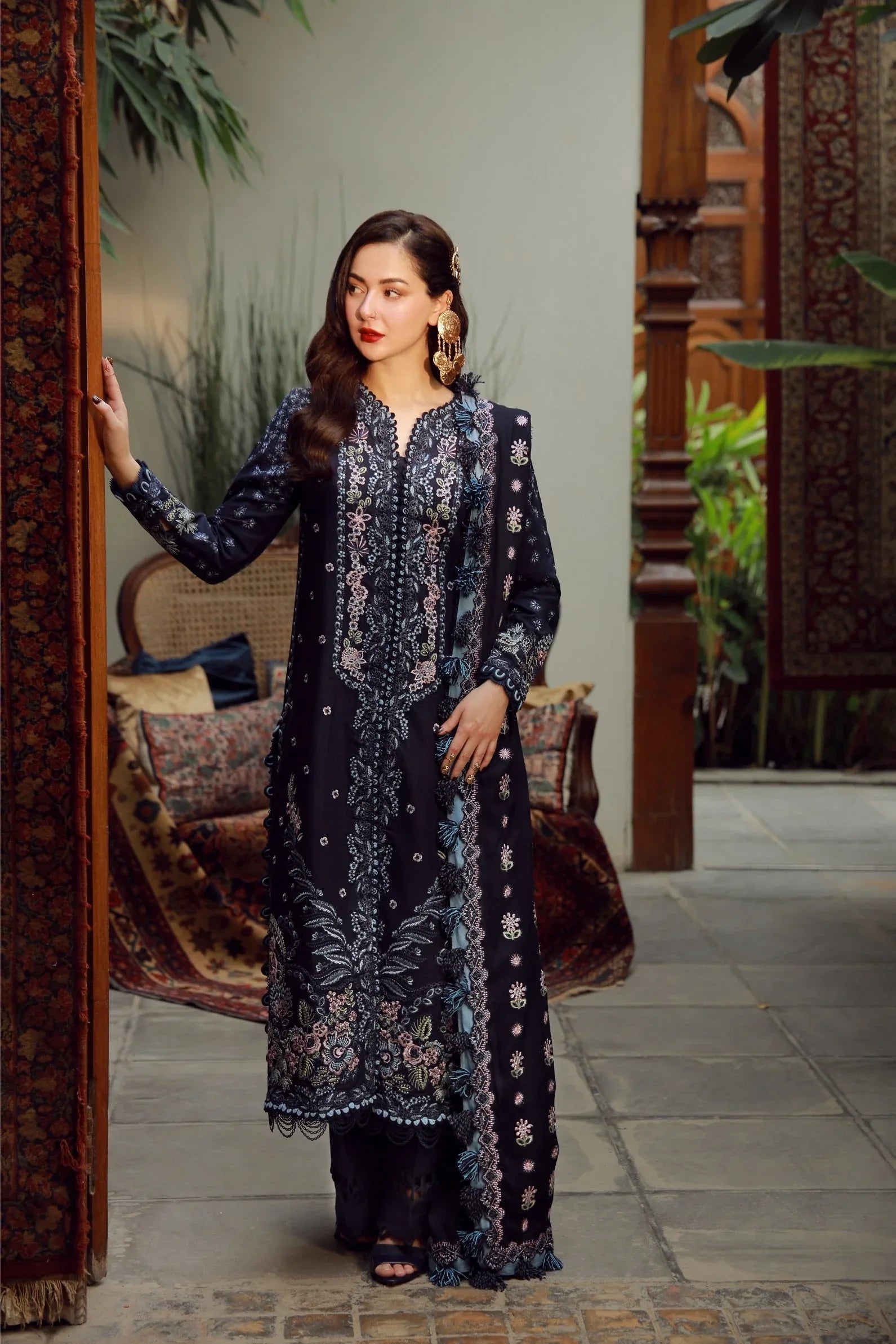 Maryam Hussain | Winter Shawl 25 | Roohi - Rang-e-Khaas