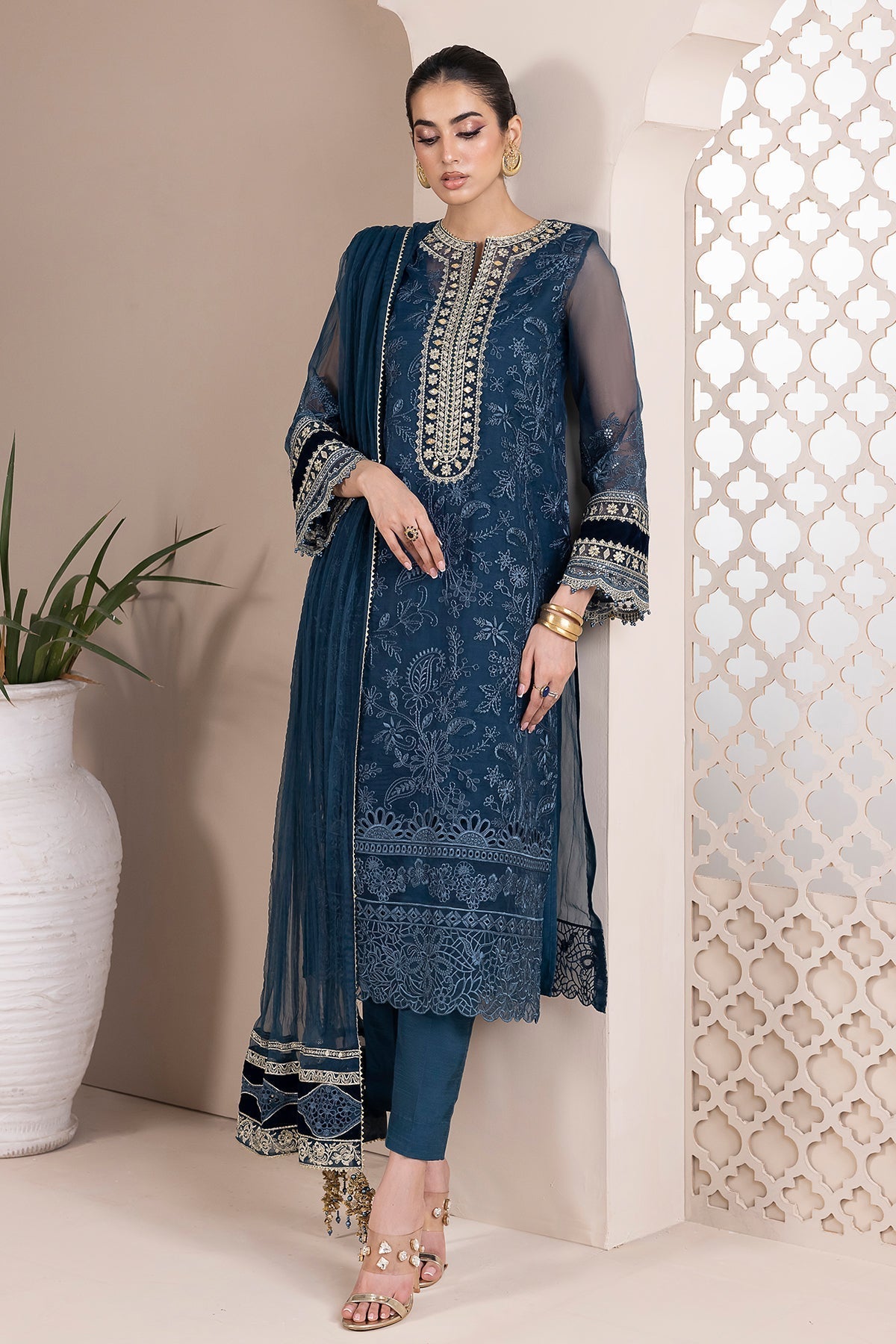 BAROQUE-EMBROIDERED ORGANZA UF-413