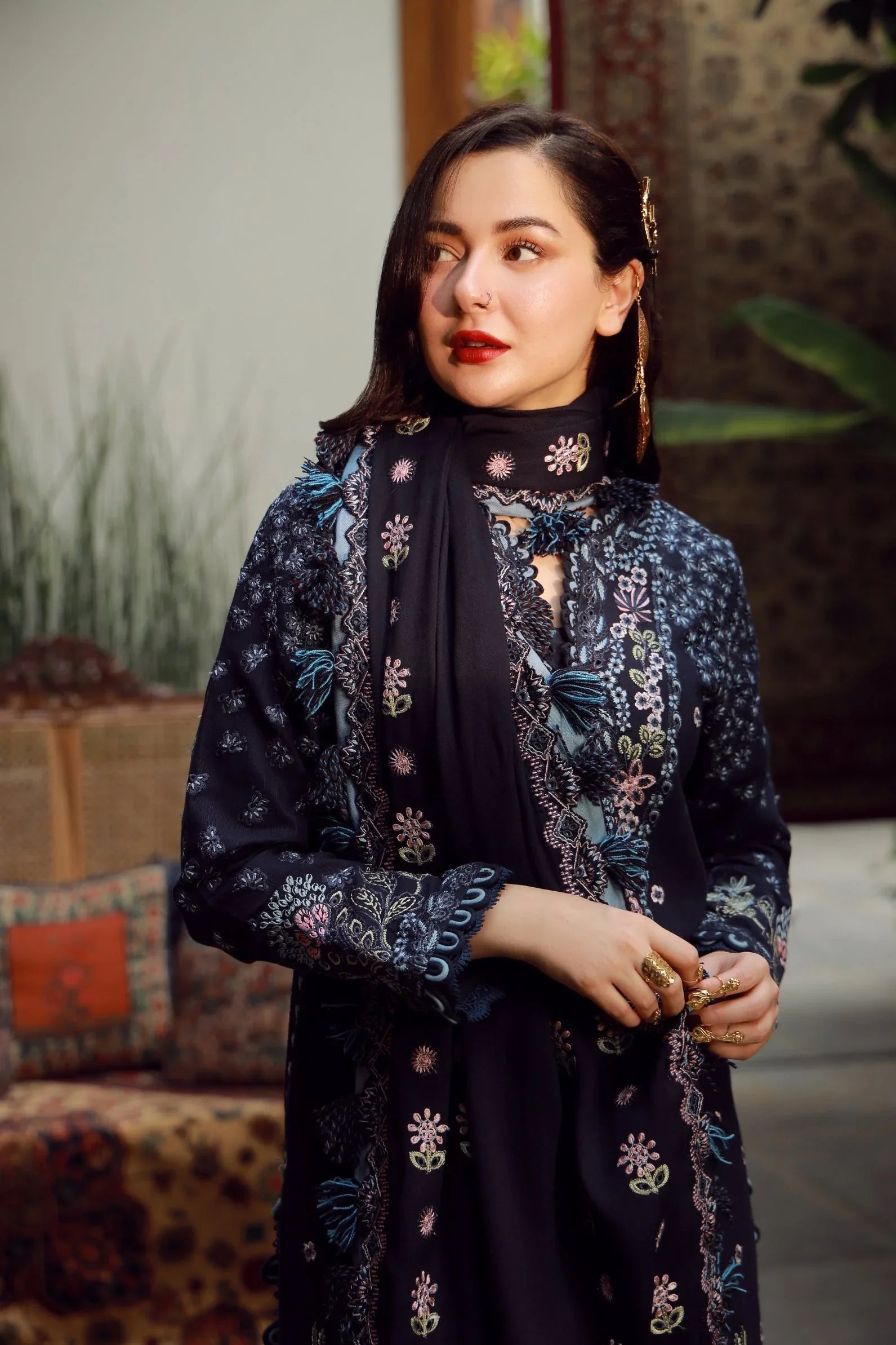 Maryam Hussain | Winter Shawl 25 | Roohi - Rang-e-Khaas