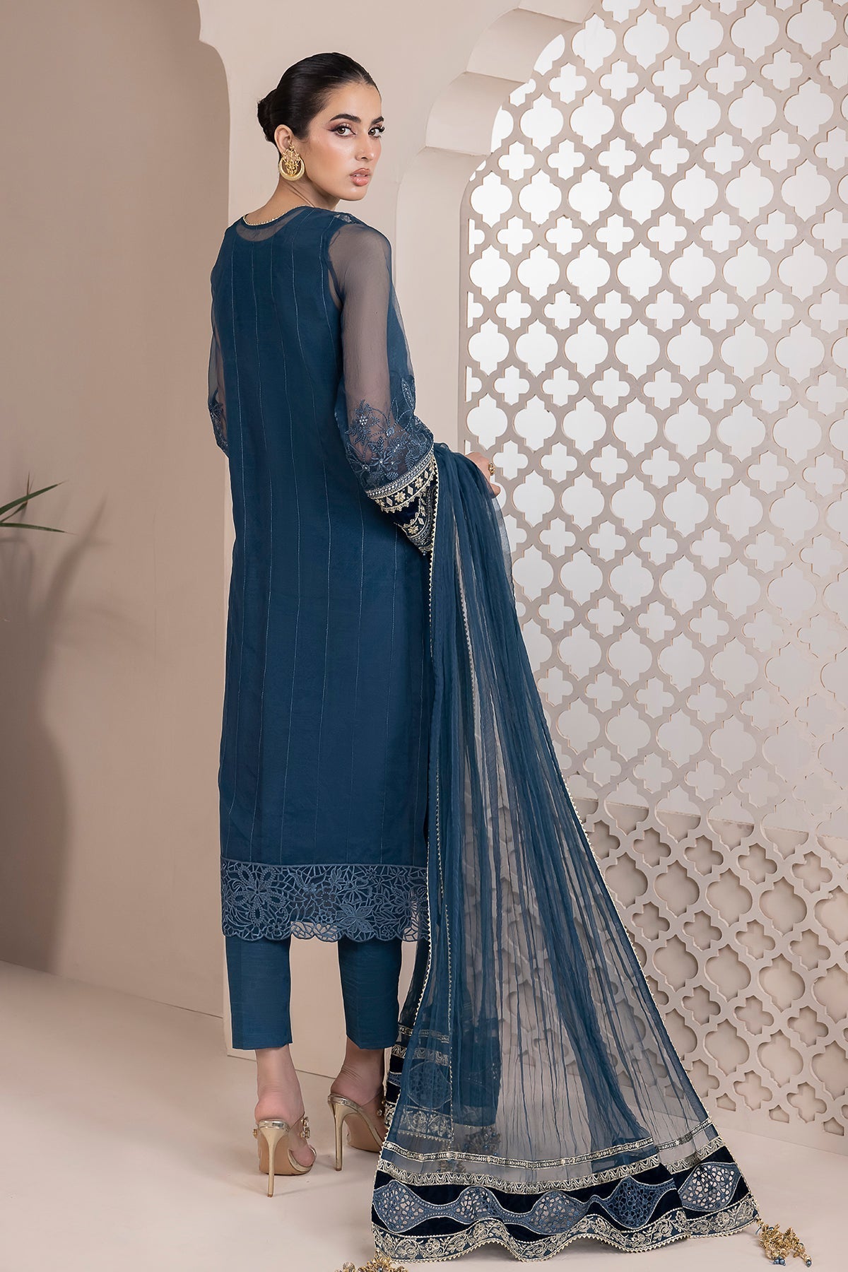 BAROQUE-EMBROIDERED ORGANZA UF-413