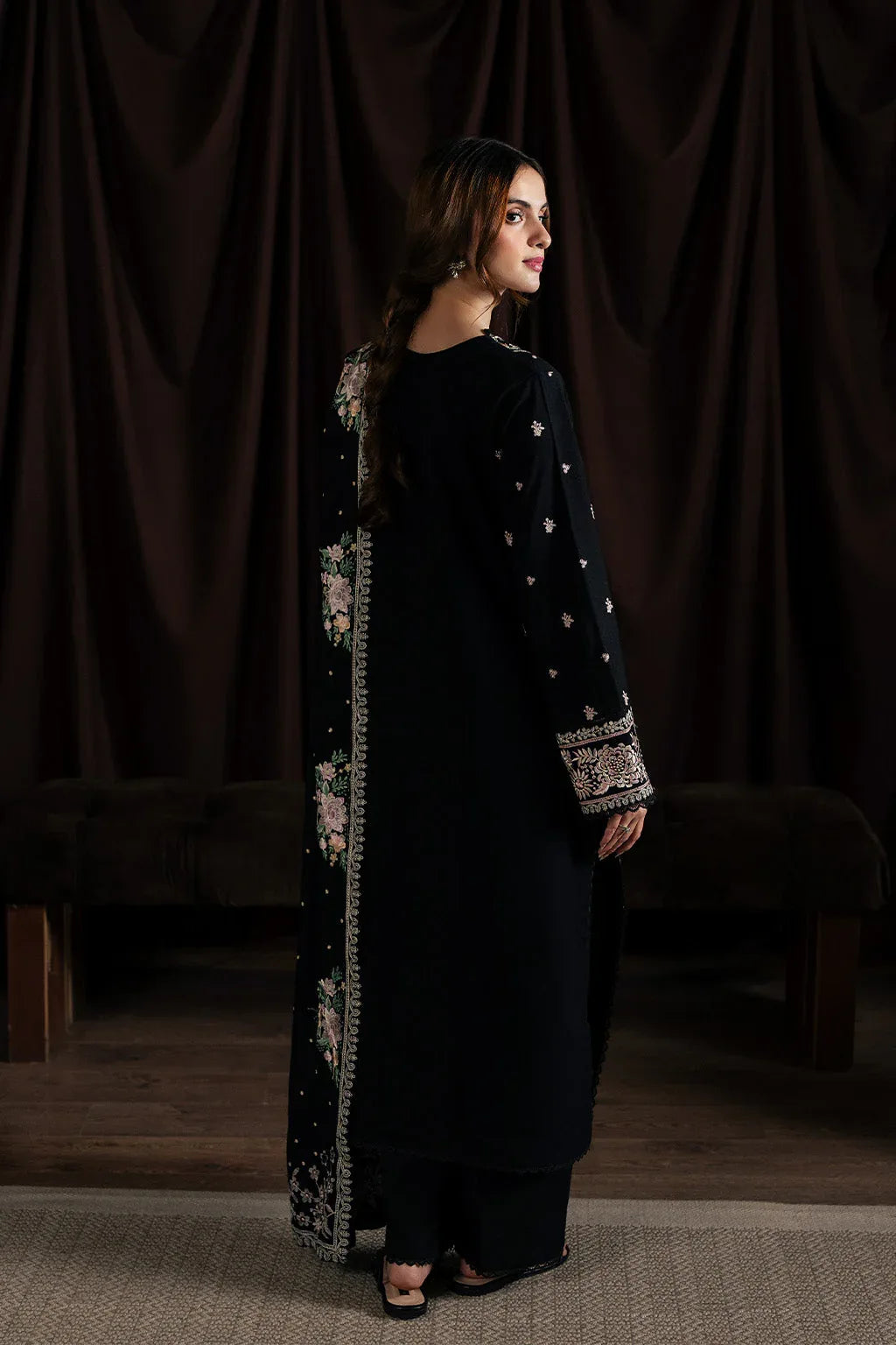 Neeshay | Winter Reverie | Velayne - Rang-e-Khaas