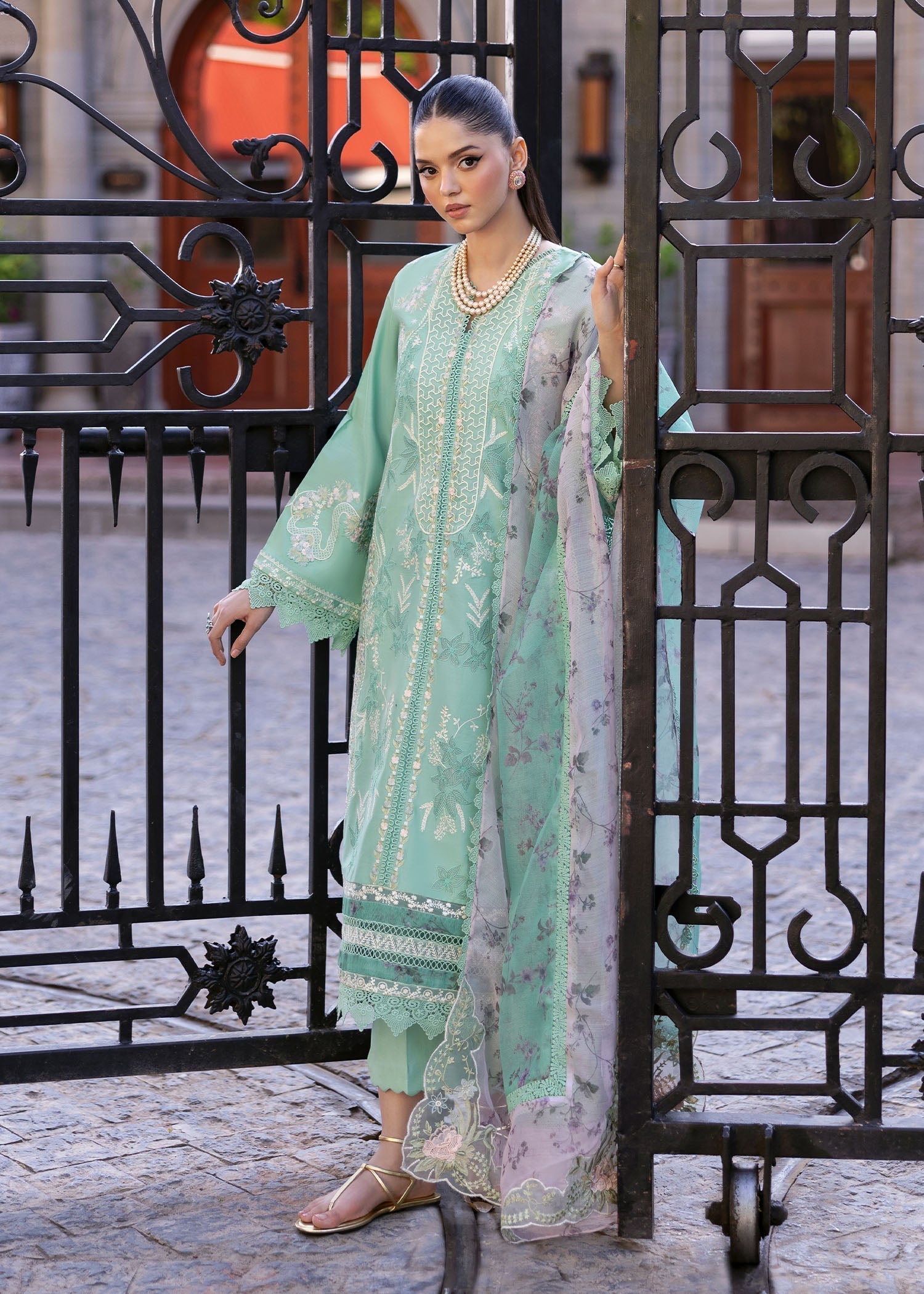 Saira Shakira | Bloom Lawn 25 | CHLOE 3-B