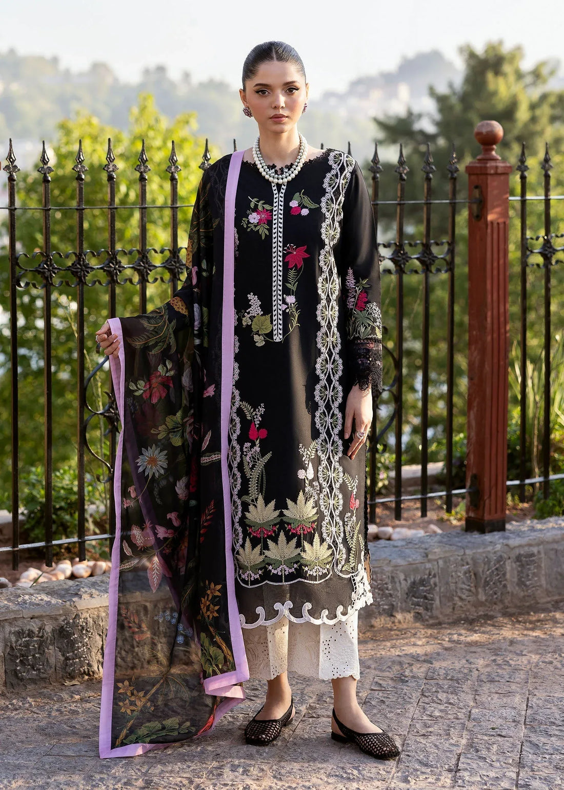 Saira Shakira | Bloom Lawn 25 | SAUVAGE 6-B - Rang-e-Khaas