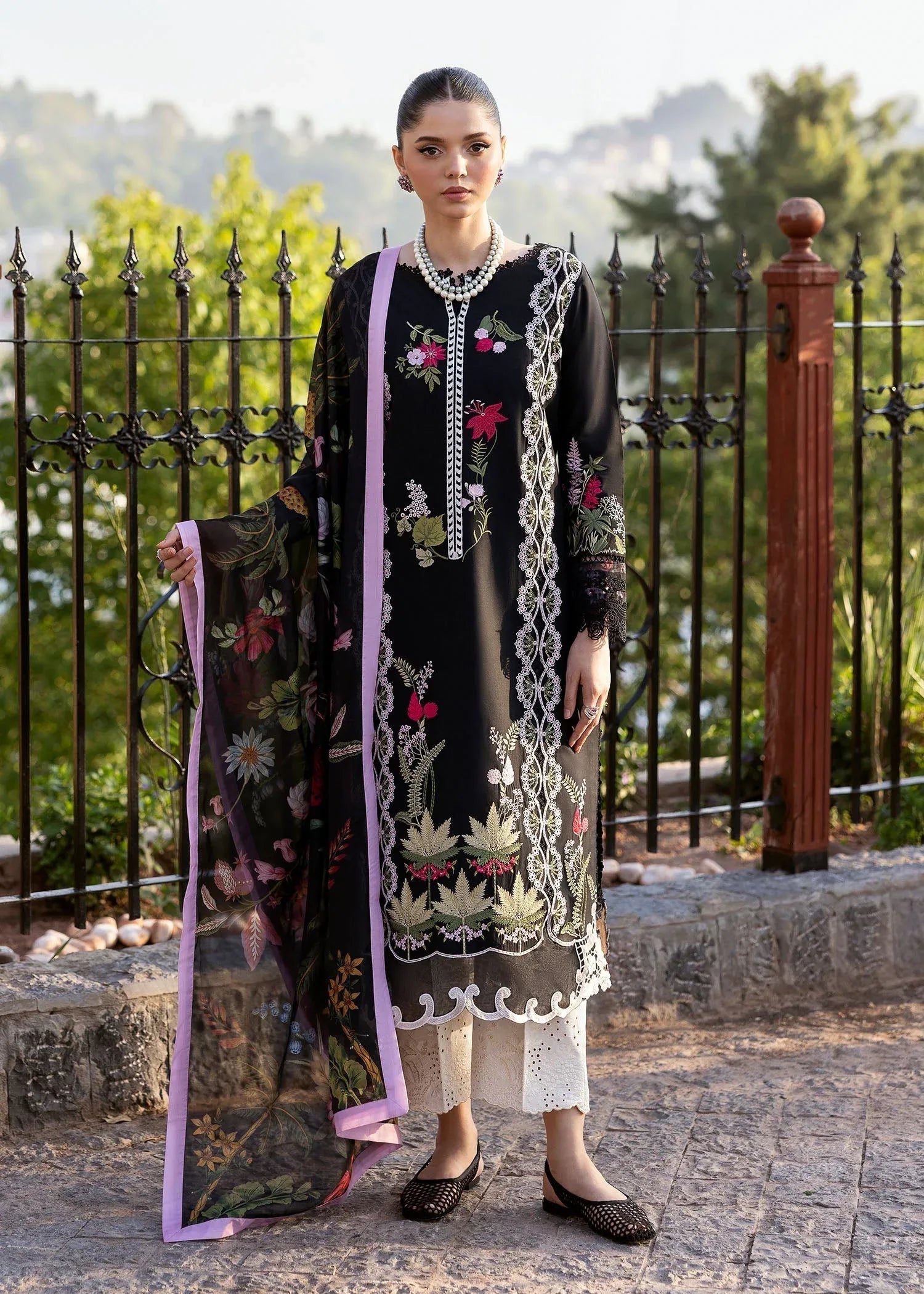 Saira Shakira | Bloom Lawn 25 | SAUVAGE 6-B - Rang-e-Khaas