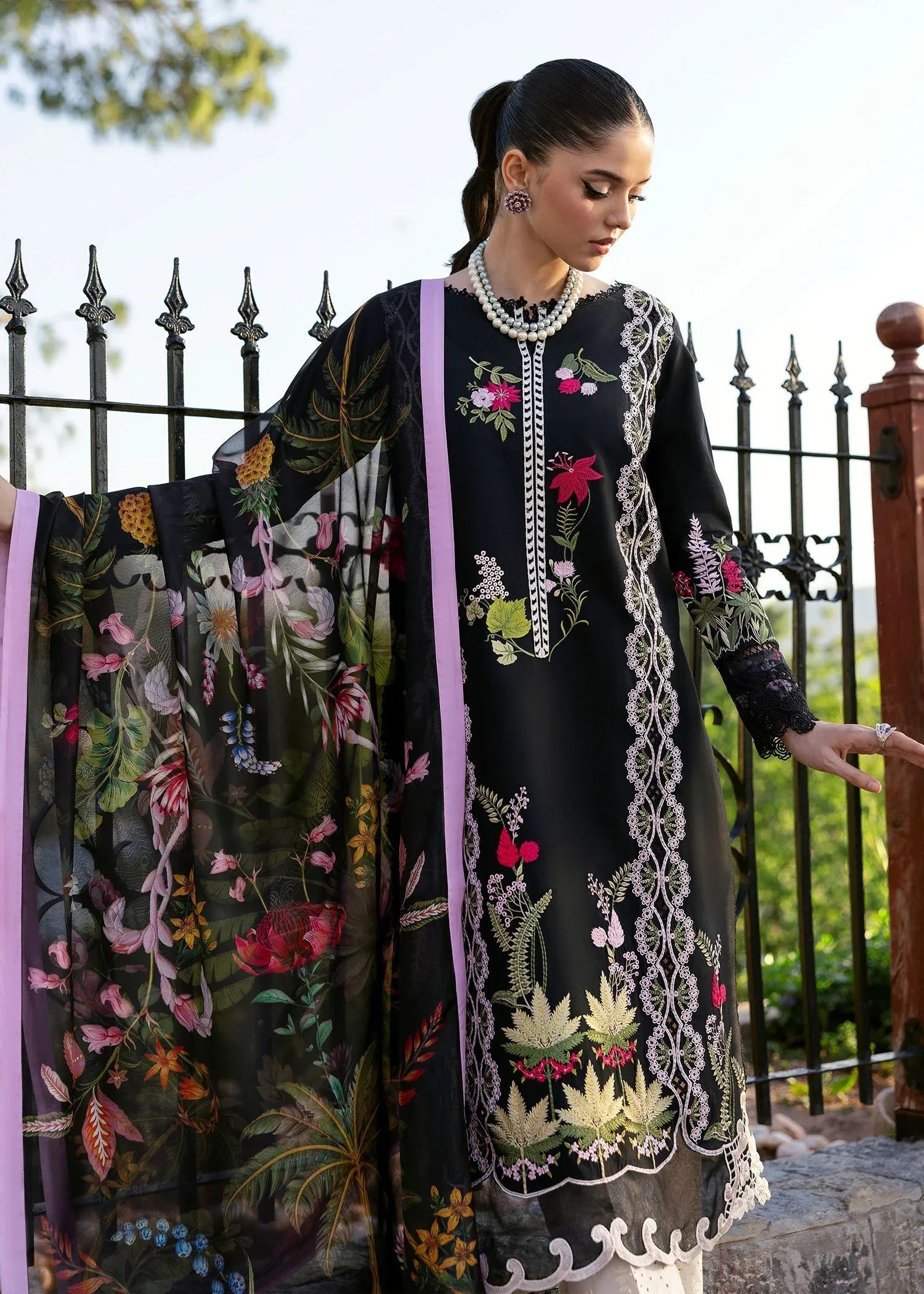 Saira Shakira | Bloom Lawn 25 | SAUVAGE 6-B - Rang-e-Khaas