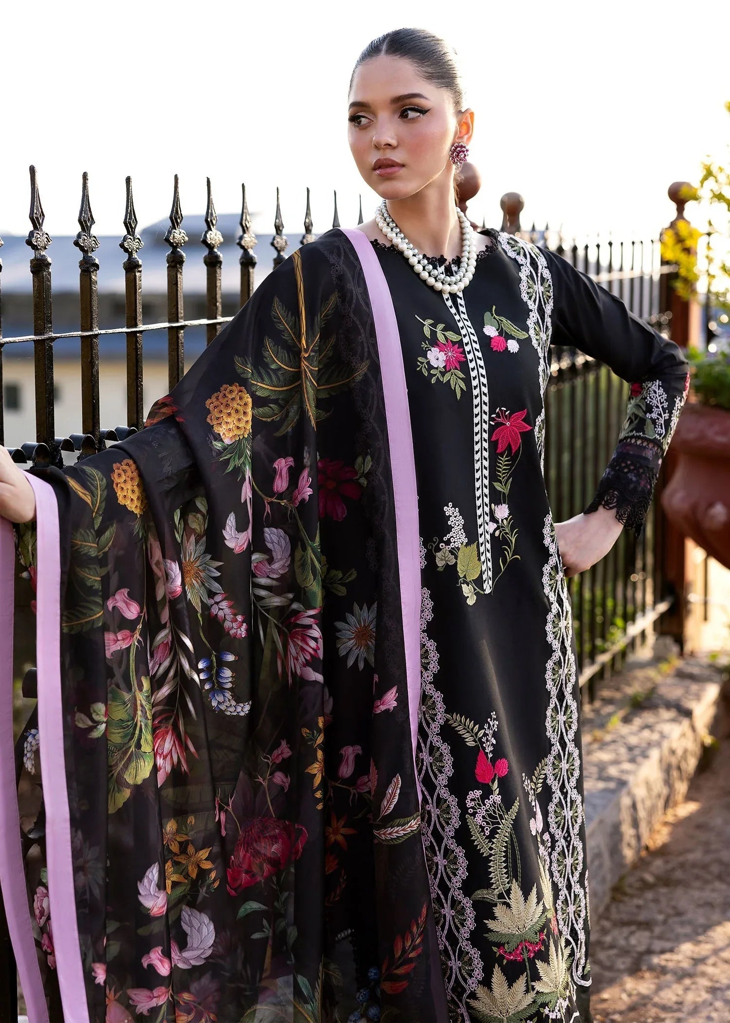Saira Shakira | Bloom Lawn 25 | SAUVAGE 6-B - Rang-e-Khaas