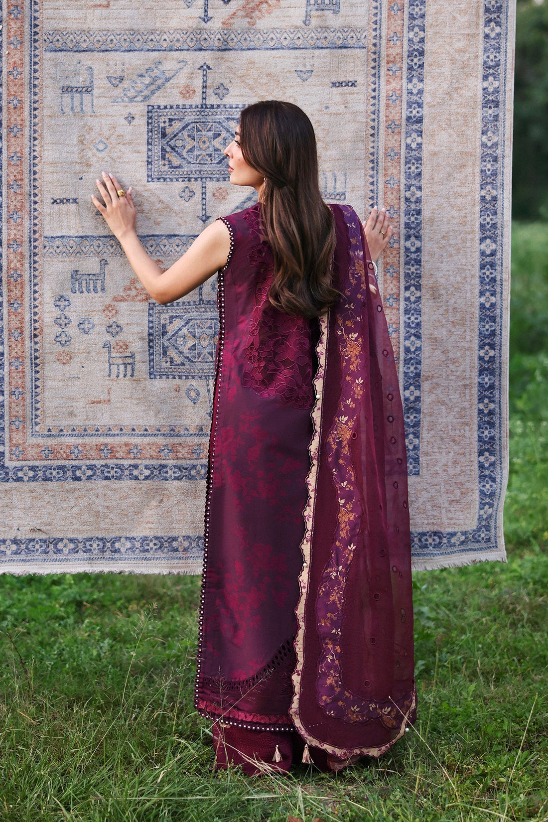 Afrozeh | A Lawn 26 | THALIA